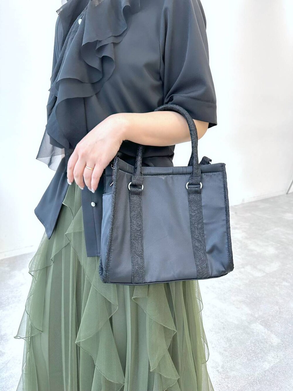 「きれいめ、着痩せ・細見え、モード、結婚式2次会、休日コーデ、デート/ロマンティック、夏コーデ、女子会、個性派、モテ、カラーコーデ_HARE、HARE、ブラウス、ロングスカート」｜「HAREのシアーレイヤープリーツスカート(HARE)（スカート、グリーン系）」を使った、hare_usamiさん（レディース・158cm）の夏コーディネートの6枚目の写真