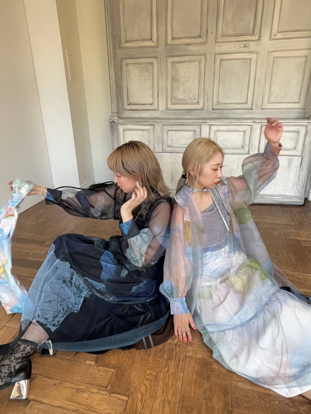 「リンクコーデ、キャミワンピース、シャツ、シャツスタイル、体型カバー、着痩せ・細見え、モード、結婚式2次会、休日コーデ、デート/ロマンティック、夏コーデ、女子会、個性派、モテ、きれいめ」｜「HAREのメタルヒールメッシュブーサン(HARE)（サンダル、ホワイト系）」を使った、hare_usamiさん（骨格ウェーブ・レディース・158cm）の夏コーディネートの6枚目の写真