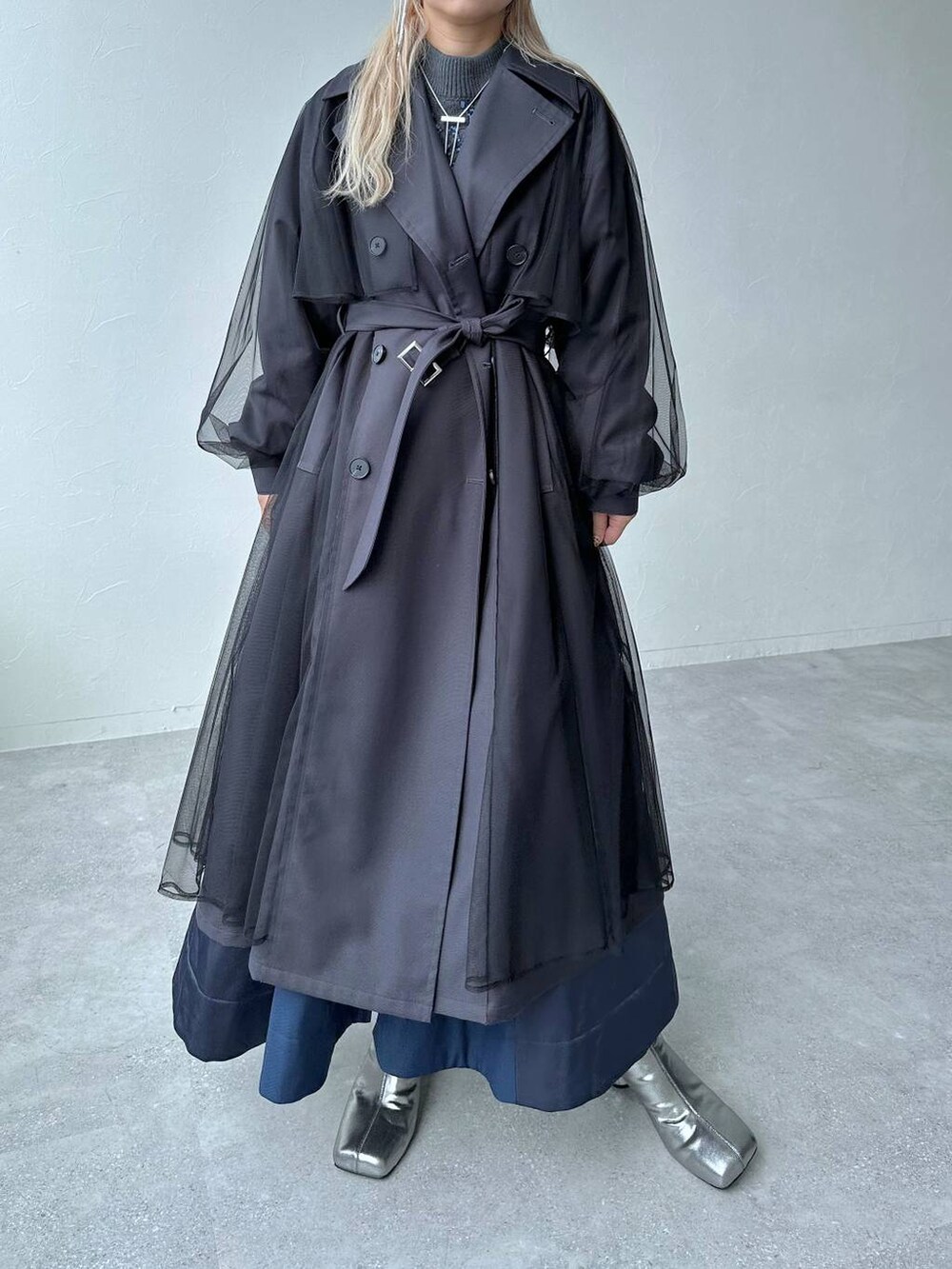 「体型カバー、着痩せ・細見え、モード、結婚式2次会、休日コーデ、デート/ロマンティック、秋コーデ、女子会、個性派、モテ、きれいめ、カラーコーデ_HARE、HARE、トレンチコート、ニット」｜「HAREのケーブルガラキリカエニット(HAR)（ニット/セーター、グレー系）」を使った、hare_usamiさん（骨格ウェーブ・レディース・158cm）の夏コーディネートの9枚目の写真
