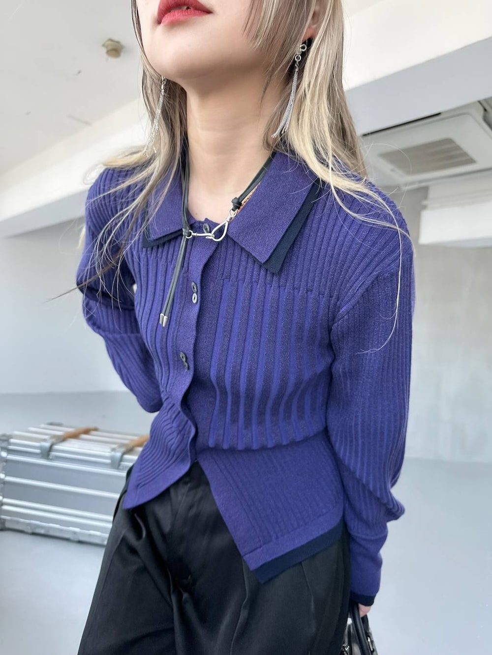 「冬コーデ、きれいめ、着痩せ・細見え、モード、結婚式2次会、休日コーデ、デート/ロマンティック、女子会、個性派、モテ、カラーコーデ_HARE、HARE、ワイドパンツ、カーディガン、ブーツ」｜「HAREのチャイナロングピアス(HARE)（ピアス（両耳用）、シルバー系）」を使った、hare_usamiさん（レディース・158cm）の夏コーディネートの5枚目の写真
