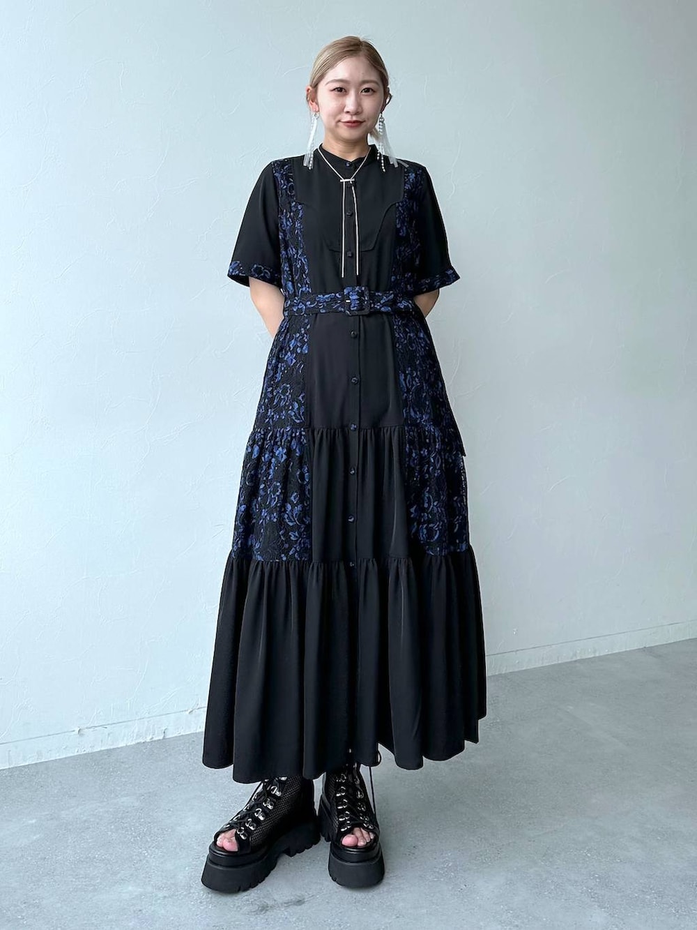 「きれいめ、着痩せ・細見え、モード、結婚式2次会、休日コーデ、デート/ロマンティック、春コーデ、女子会、個性派、モテ、カラーコーデ_HARE、HARE、ワンピース、サンダル」｜「HAREのメッシュレースアップブーサン(HARE)（サンダル、ブラック系）」を使った、hare_usamiさん（レディース・158cm）の春コーディネートの8枚目の写真
