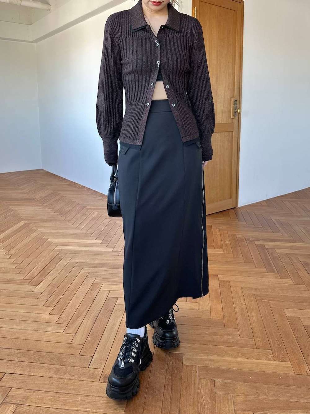 「きれいめ、着痩せ・細見え、モード、結婚式2次会、休日コーデ、デート/ロマンティック、秋コーデ、女子会、個性派、モテ、HARE、秋冬新作、カーディガン、ロングスカート」｜「HAREのビッグフラワーイヤリング(HARE)（イヤリング、シルバー系）」を使った、hare_usamiさん（レディース・158cm）の夏コーディネートの6枚目の写真