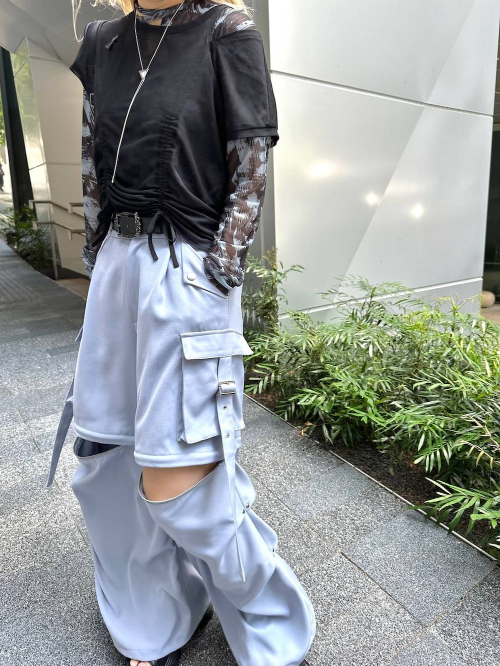 「きれいめ、着痩せ・細見え、モード、Tシャツ、ワイドパンツ、結婚式2次会、休日コーデ、デート/ロマンティック、夏コーデ、女子会、個性派、モテ、カラーコーデ_HARE、HARE」｜「HAREのラメメッシュスニーカーサンダル(HARE)（サンダル、ブラック系）」を使った、hare_usamiさん（レディース・158cm）の夏コーディネートの5枚目の写真