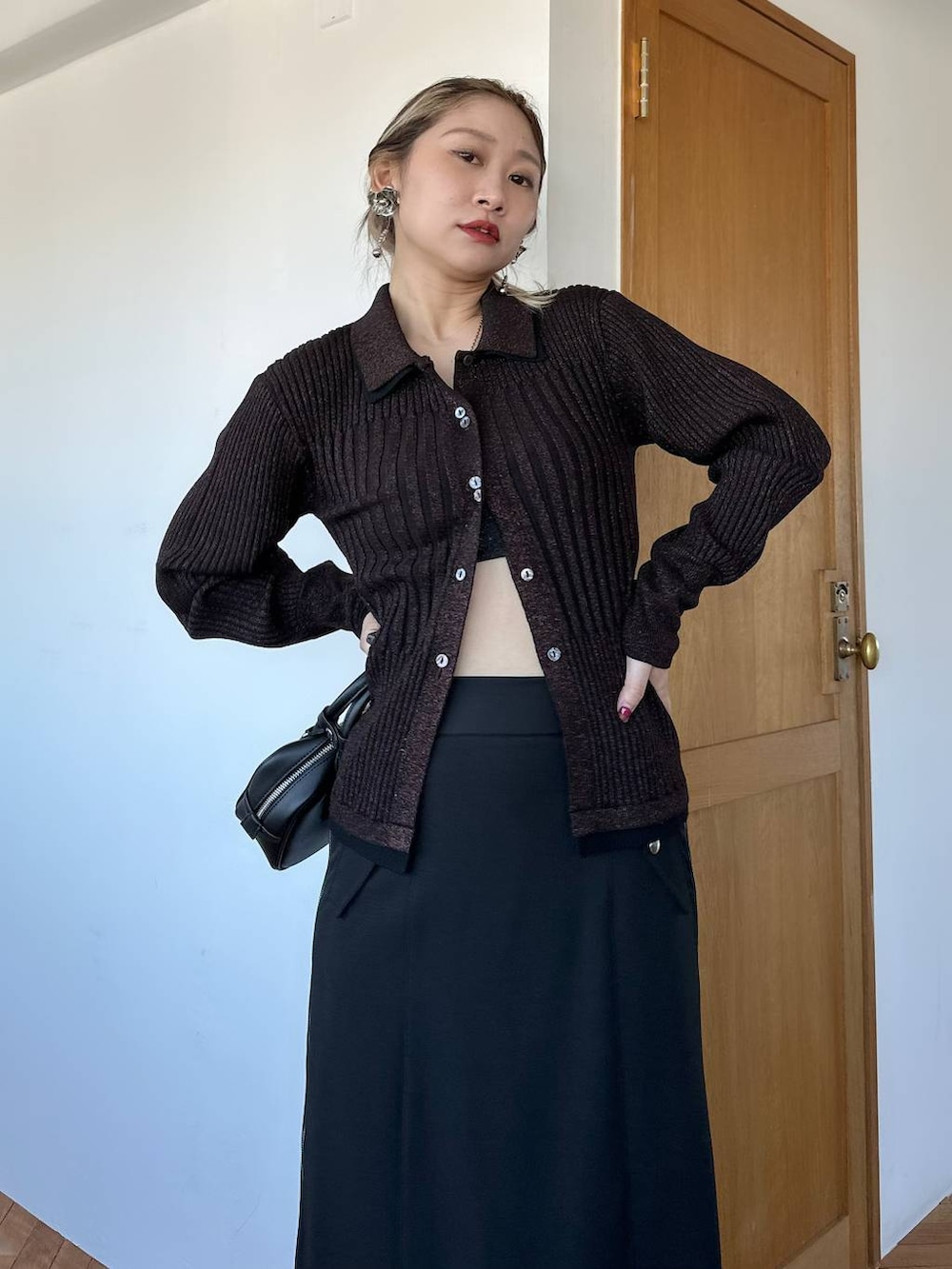 「きれいめ、着痩せ・細見え、モード、結婚式2次会、休日コーデ、デート/ロマンティック、秋コーデ、女子会、個性派、モテ、HARE、秋冬新作、カーディガン、ロングスカート」｜「HAREのビッグフラワーイヤリング(HARE)（イヤリング、シルバー系）」を使った、hare_usamiさん（レディース・158cm）の夏コーディネートの4枚目の写真