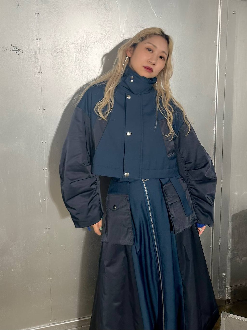 「ロングスカート、セットアップ、ブルゾン、ワントーン、体型カバー、着痩せ・細見え、モード、結婚式2次会、休日コーデ、デート/ロマンティック、秋コーデ、女子会、個性派、モテ、きれいめ」｜「HAREのビジューベルトパンプス(HARE)（パンプス、ブラック系）」を使った、hare_usamiさん（骨格ウェーブ・レディース・158cm）の夏コーディネートの5枚目の写真