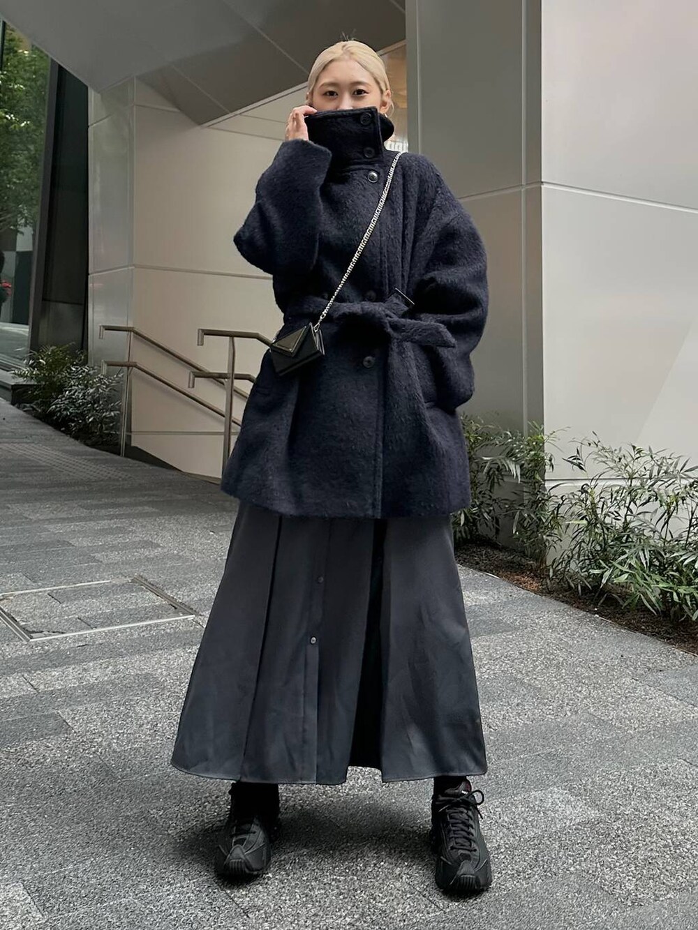 「体型カバー、着痩せ・細見え、モード、結婚式2次会、休日コーデ、デート/ロマンティック、秋コーデ、女子会、個性派、モテ、きれいめ、カラーコーデ_HARE、HARE、コート、ピーコート」｜「HAREのシャギースタンドブルゾン(HARE)（ブルゾン、パープル系）」を使った、hare_usamiさん（レディース・158cm）の秋コーディネートの6枚目の写真
