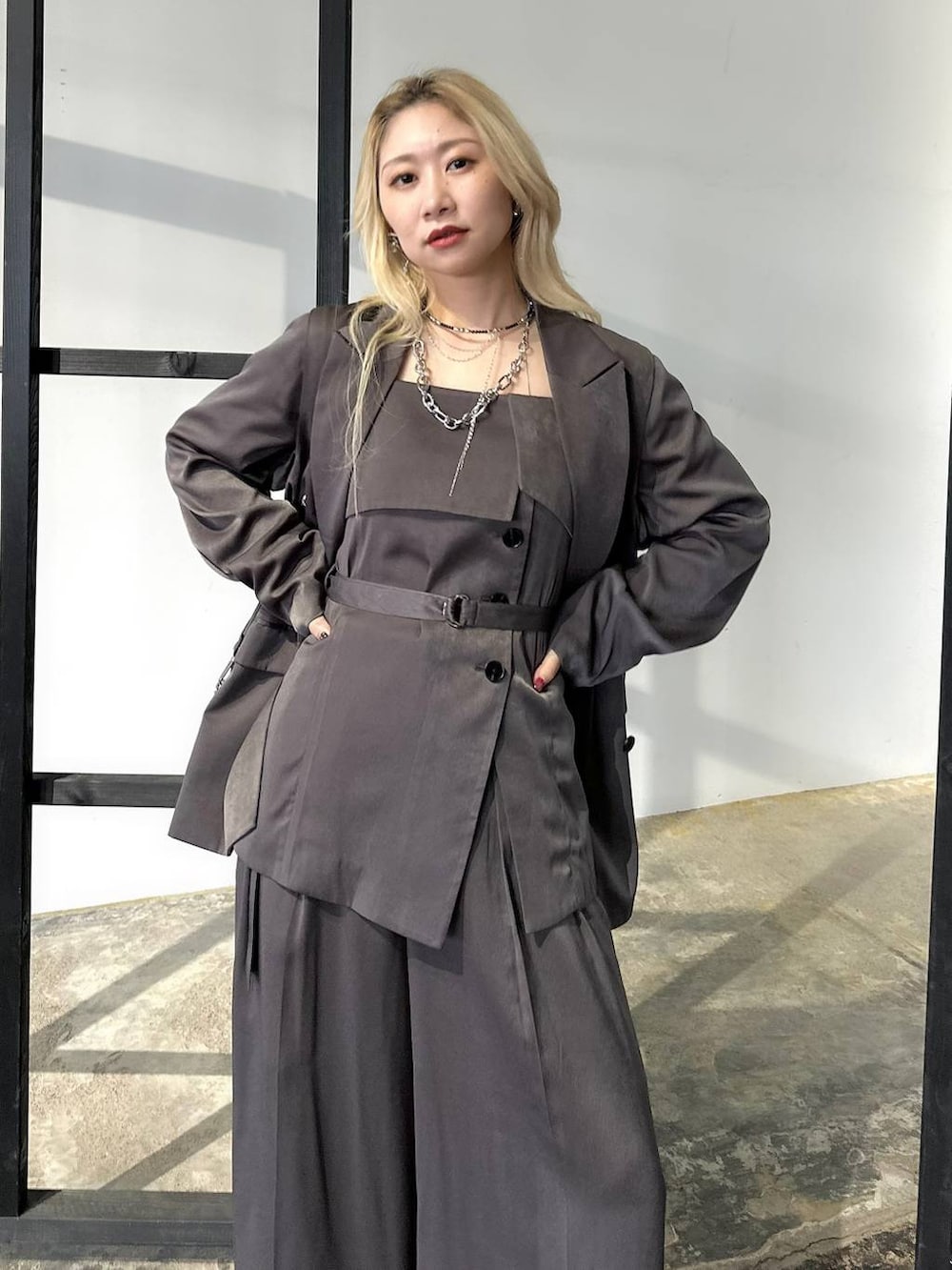「きれいめ、着痩せ・細見え、モード、結婚式2次会、休日コーデ、デート/ロマンティック、秋コーデ、女子会、個性派、モテ、HARE、秋冬新作、ビスチェ、ジャケット、ジャケットスタイル」｜「HAREのビーズネックカフ(HARE)（ネックレス、ブラック系）」を使った、hare_usamiさん（レディース・158cm）の夏コーディネートの7枚目の写真