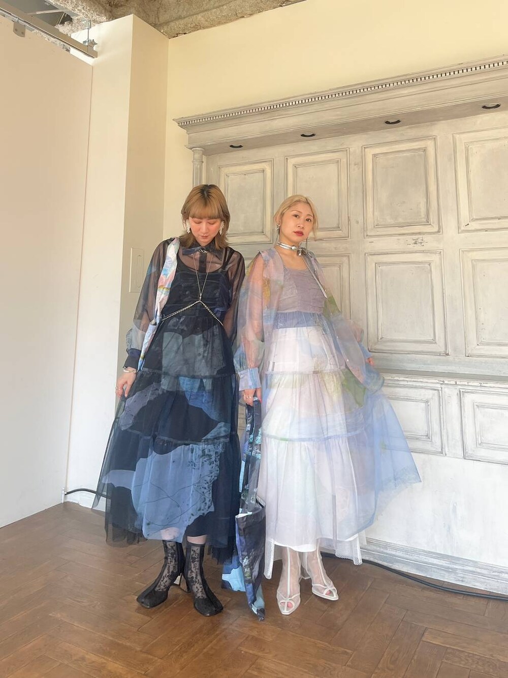 「リンクコーデ、キャミワンピース、シャツ、シャツスタイル、体型カバー、着痩せ・細見え、モード、結婚式2次会、休日コーデ、デート/ロマンティック、夏コーデ、女子会、個性派、モテ、きれいめ」｜「HAREのメタルヒールメッシュブーサン(HARE)（サンダル、ホワイト系）」を使った、hare_usamiさん（骨格ウェーブ・レディース・158cm）の夏コーディネートの2枚目の写真