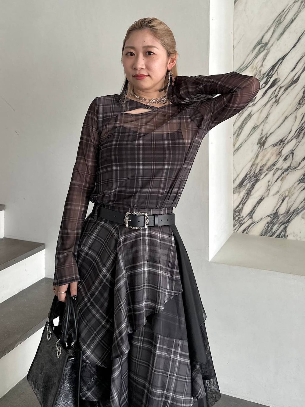 「きれいめ、着痩せ・細見え、モード、結婚式2次会、休日コーデ、デート/ロマンティック、春コーデ、女子会、個性派、モテ、カラーコーデ_HARE、HARE、セットアップ、スカート、サンダル」｜「HAREのメッシュレースアップブーサン(HARE)（サンダル、ブラック系）」を使った、hare_usamiさん（レディース・158cm）の春コーディネートの4枚目の写真