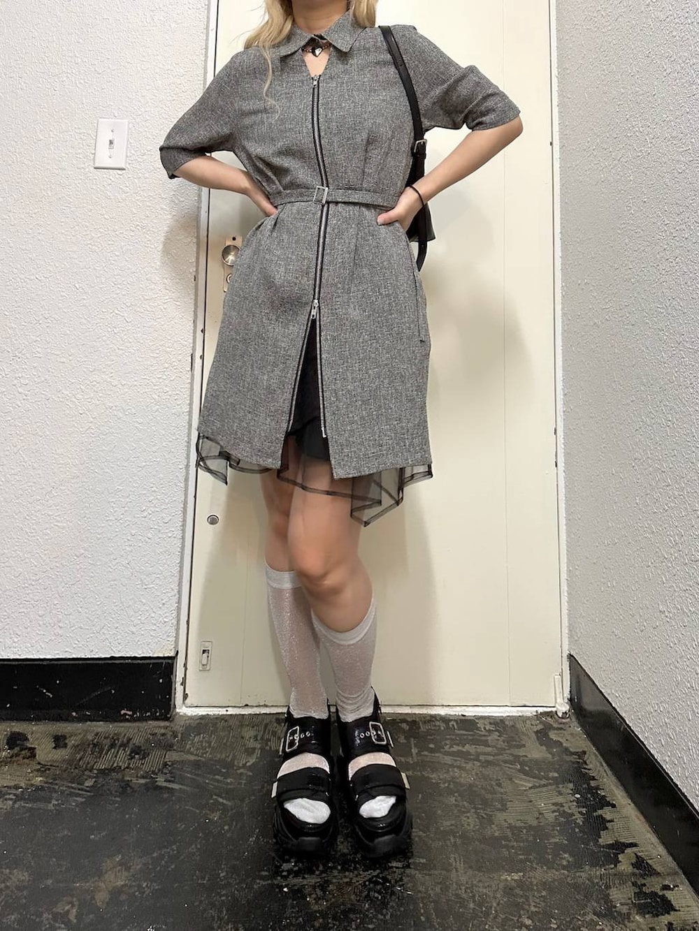 「きれいめ、着痩せ・細見え、モード、結婚式2次会、休日コーデ、デート/ロマンティック、春コーデ、女子会、個性派、モテ、カラーコーデ_HARE、HARE、ワンピース、サンダル」｜「HAREのベルテッドショルダーバッグ(HARE)（ショルダーバッグ、ブラック系）」を使った、hare_usamiさん（レディース・158cm）の春コーディネートの6枚目の写真