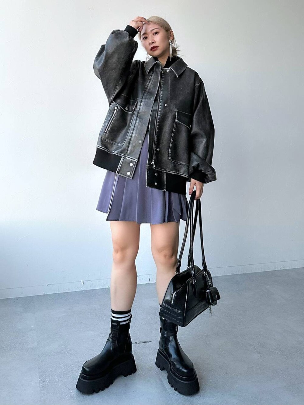 「女子会、モテ、きれいめ、カラーコーデ_HARE、HARE、体型カバー、着痩せ・細見え、モード、結婚式2次会、休日コーデ、デート/ロマンティック、秋コーデ、個性派、ブルゾン、ショートパンツ」｜「HAREのチェーンフリンジイヤリング(HARE)（イヤリング、シルバー系）」を使った、hare_usamiさん（レディース・158cm）の冬コーディネートの8枚目の写真