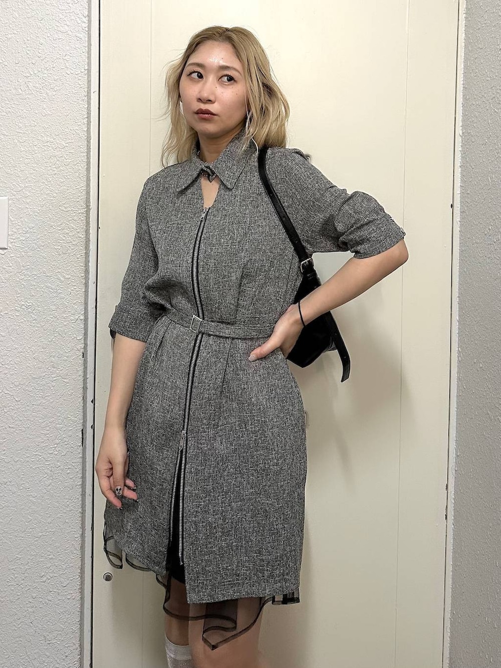 「きれいめ、着痩せ・細見え、モード、結婚式2次会、休日コーデ、デート/ロマンティック、春コーデ、女子会、個性派、モテ、カラーコーデ_HARE、HARE、ワンピース、サンダル」｜「HAREのベルテッドショルダーバッグ(HARE)（ショルダーバッグ、ブラック系）」を使った、hare_usamiさん（レディース・158cm）の春コーディネートの3枚目の写真