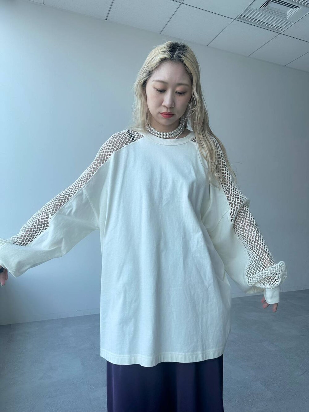 「夏コーデ、ロンT、ワイドパンツ、パンプス、個性派、モテ、きれいめ、カラーコーデ_HARE、HARE、体型カバー、着痩せ・細見え、モード、休日コーデ、デート/ロマンティック」｜「HAREのソデメッシュビッグT(HARE)（Tシャツ/カットソー、ホワイト系）」を使った、hare_usamiさん（骨格ウェーブ・レディース・158cm）の夏コーディネートの4枚目の写真