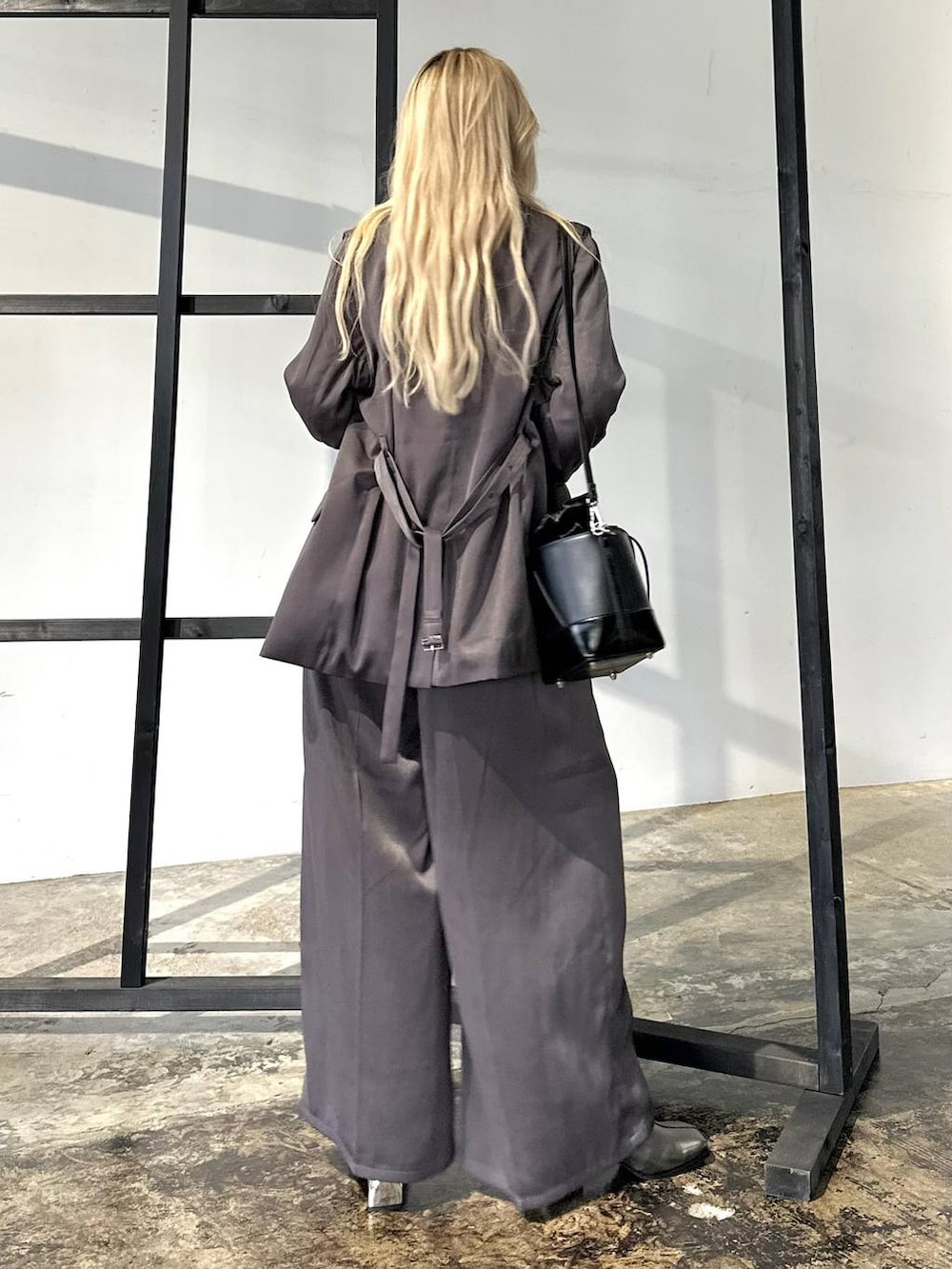 「きれいめ、着痩せ・細見え、モード、結婚式2次会、休日コーデ、デート/ロマンティック、秋コーデ、女子会、個性派、モテ、HARE、秋冬新作、ビスチェ、ジャケット、ジャケットスタイル」｜「HAREのビーズネックカフ(HARE)（ネックレス、ブラック系）」を使った、hare_usamiさん（レディース・158cm）の夏コーディネートの3枚目の写真