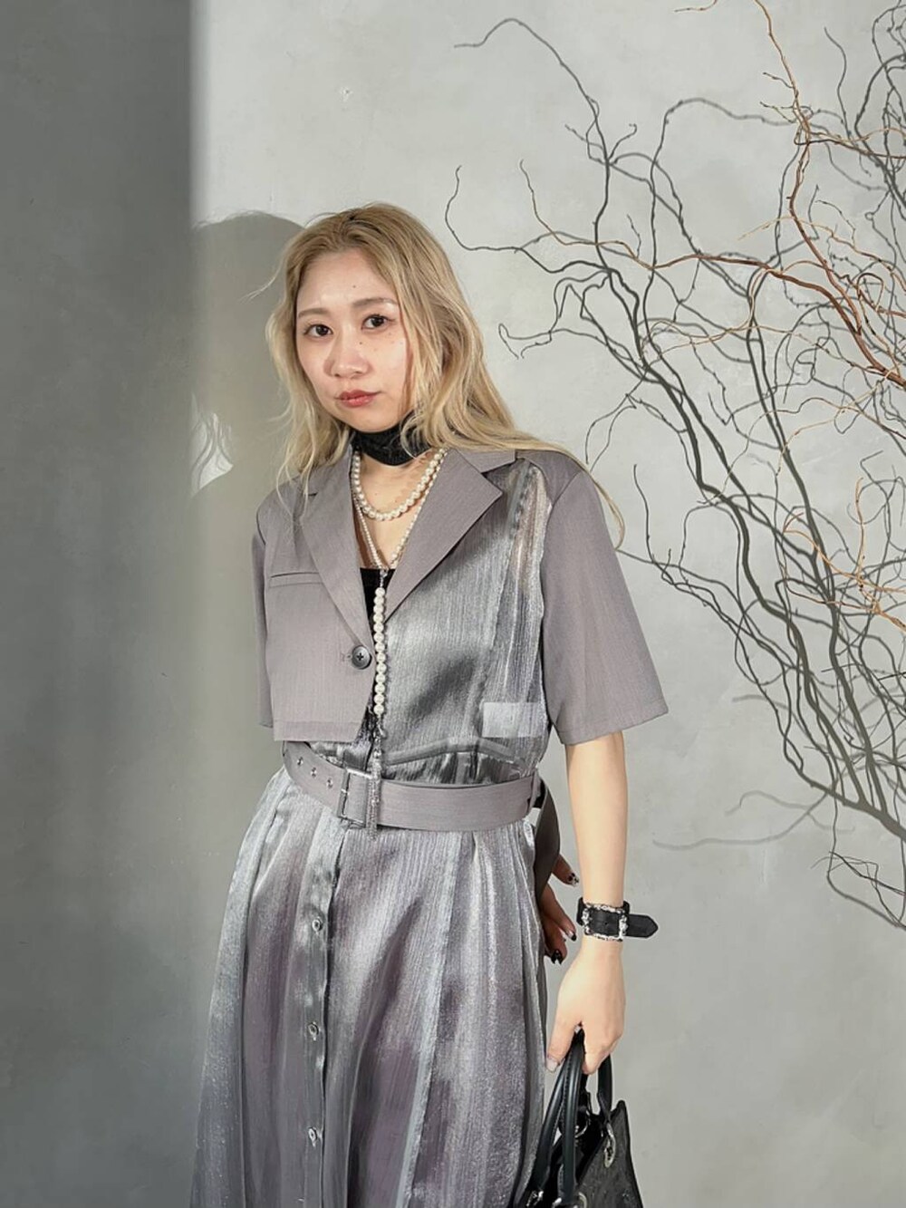 「きれいめ、着痩せ・細見え、モード、結婚式2次会、休日コーデ、デート/ロマンティック、女子会、個性派、モテ、カラーコーデ_HARE、HARE、ワンピース、ワイドパンツ、サンダル、夏コーデ」｜「HAREのジャケットライクシアーワンピース(HARE)（ワンピース、グレー系）」を使った、hare_usamiさん（レディース・158cm）の春コーディネートの5枚目の写真