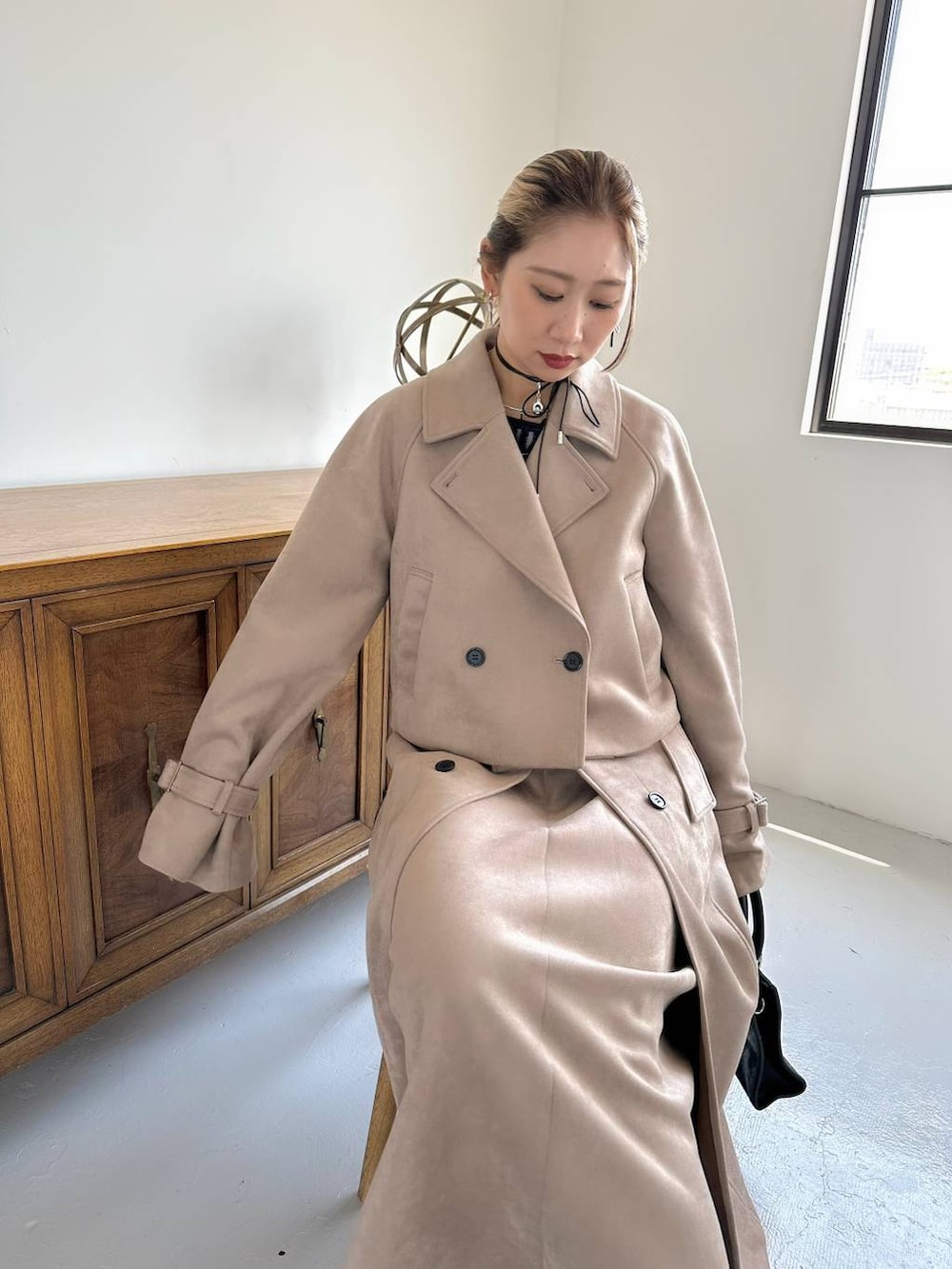 「カラーコーデ_HARE、HARE、セットアップ、きれいめ、着痩せ・細見え、モード、結婚式2次会、休日コーデ、デート/ロマンティック、夏コーデ、女子会、個性派、モテ、スカート、ワントーン」｜「HAREのFlowerエンボスミニトートバッグ(HARE)（ショルダーバッグ、ブラック系）」を使った、hare_usamiさん（レディース・158cm）の夏コーディネートの3枚目の写真