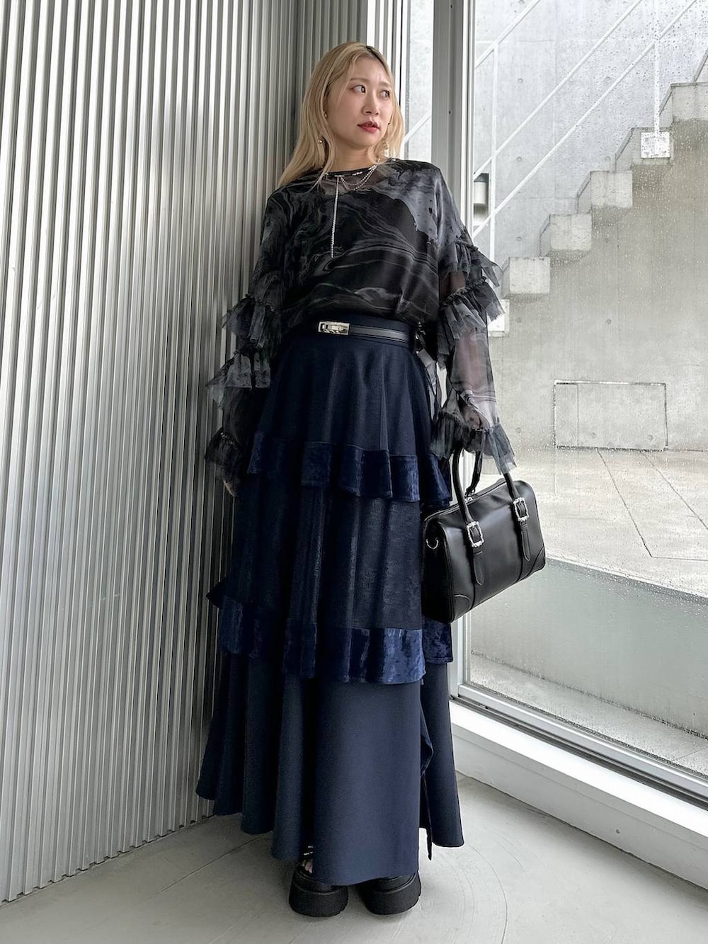 「きれいめ、着痩せ・細見え、モード、結婚式2次会、休日コーデ、デート/ロマンティック、夏コーデ、女子会、個性派、モテ、カラーコーデ_HARE、HARE、ロングスカート」｜「HAREのメッシュレースアップブーサン(HARE)（サンダル、ブラック系）」を使った、hare_usamiさん（レディース・158cm）の夏コーディネートの7枚目の写真