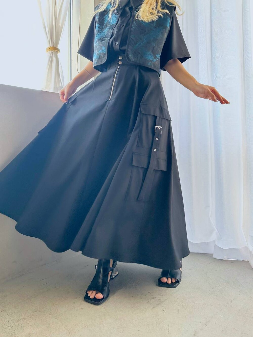 「HARE、シャツ、体型カバー、着痩せ・細見え、モード、結婚式2次会、休日コーデ、デート/ロマンティック、秋コーデ、女子会、個性派、モテ、きれいめ、カラーコーデ_HARE、ロングスカート」｜「HAREのパールボリュームデザインイヤリング(HARE)（イヤリング、ホワイト系）」を使った、hare_usamiさん（骨格ウェーブ・レディース・158cm）の春コーディネートの8枚目の写真