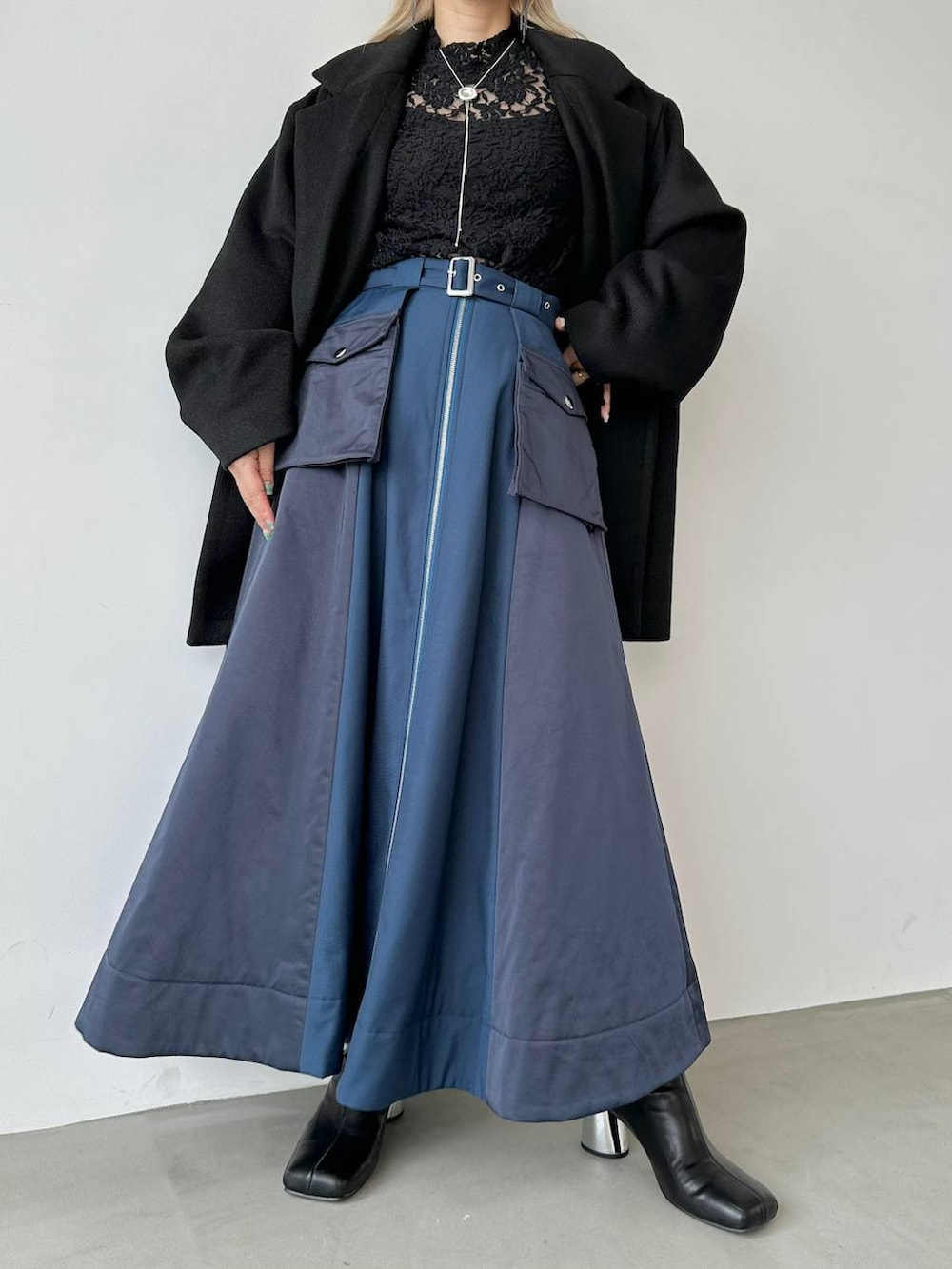 「体型カバー、着痩せ・細見え、モード、結婚式2次会、休日コーデ、デート/ロマンティック、秋コーデ、女子会、個性派、モテ、きれいめ、カラーコーデ_HARE、HARE、コート、ロングスカート」｜「HAREのウールミドルテーラードジャケットコート(HARE)（チェスターコート、ブラック系）」を使った、hare_usamiさん（骨格ウェーブ・レディース・158cm）の秋コーディネートの6枚目の写真