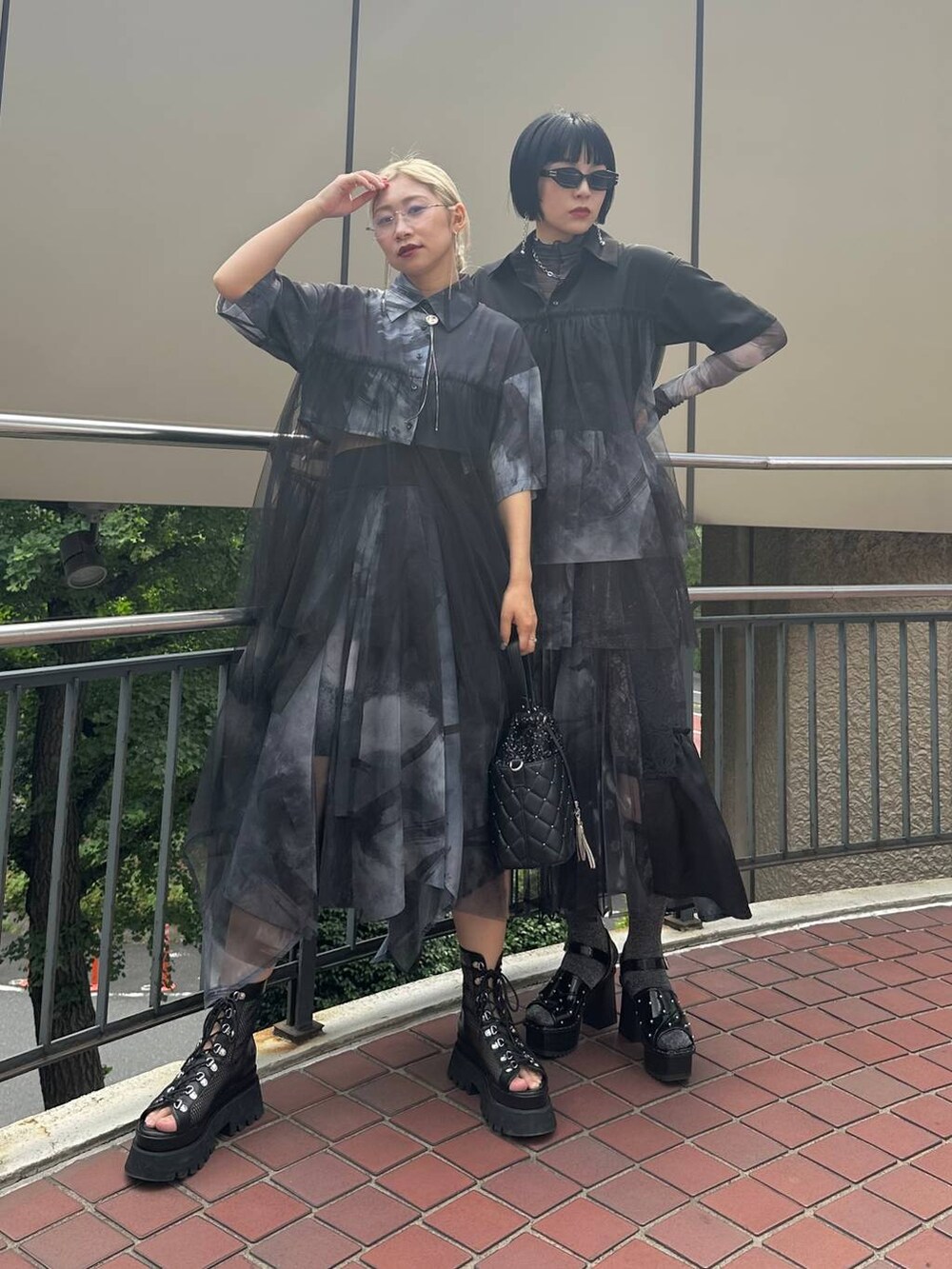 「体型カバー、着痩せ・細見え、モード、結婚式2次会、休日コーデ、デート/ロマンティック、夏コーデ、女子会、個性派、モテ、きれいめ、カラーコーデ_HARE、HARE、リンクコーデ」｜「HAREのシャークソールチャンキーサンダル(HARE)（サンダル、ブラック系）」を使った、hare_usamiさん（骨格ウェーブ・レディース・158cm）の春コーディネートの6枚目の写真