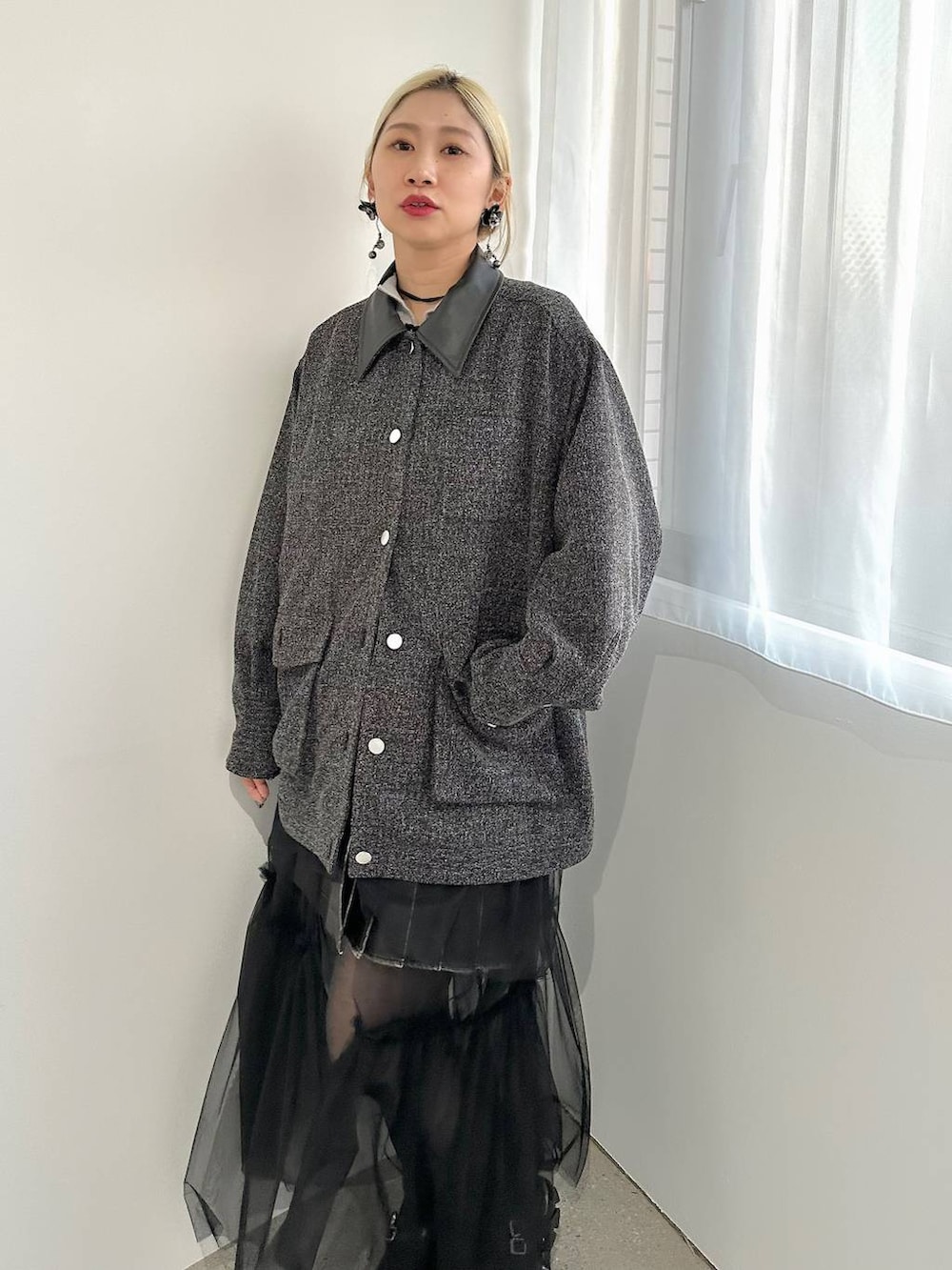 「体型カバー、着痩せ・細見え、モード、結婚式2次会、休日コーデ、デート/ロマンティック、秋コーデ、女子会、個性派、モテ、きれいめ、カラーコーデ_HARE、HARE、ジャケット、ジャケットスタイル」｜「HAREのサスツキチュールベルトスカート(HARE)（スカート、ブラック系）」を使った、hare_usamiさん（レディース・158cm）の冬コーディネートの4枚目の写真