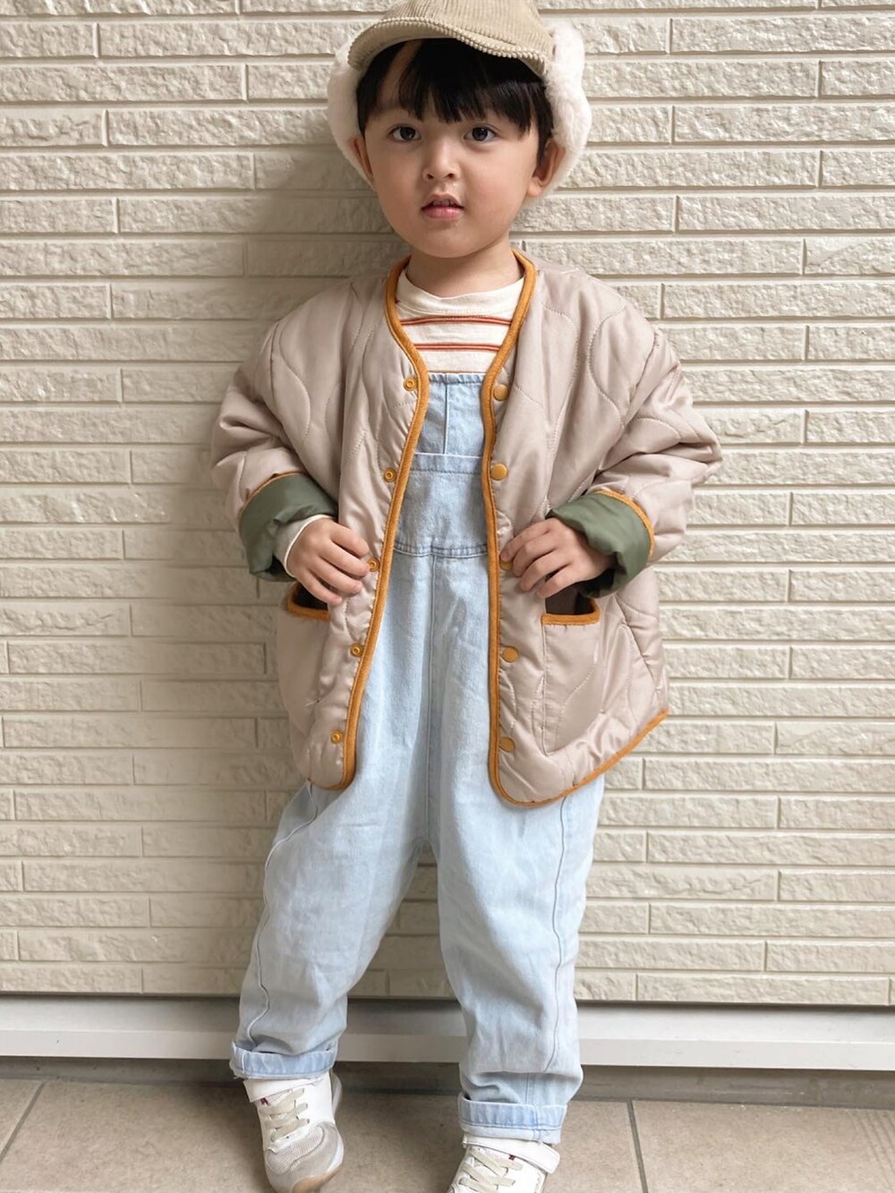 「キッズファッション、オーバーオール、むすこーで、LOWRYS FARM、lowrysfarmkids、markey's、マーキーズ、西松屋、おとこのこ」｜「oottbebeのアイテム（オールインワン・サロペット、ブルー系）」を使った、Aseiさん（キッズ・100cm）の冬コーディネートの2枚目の写真