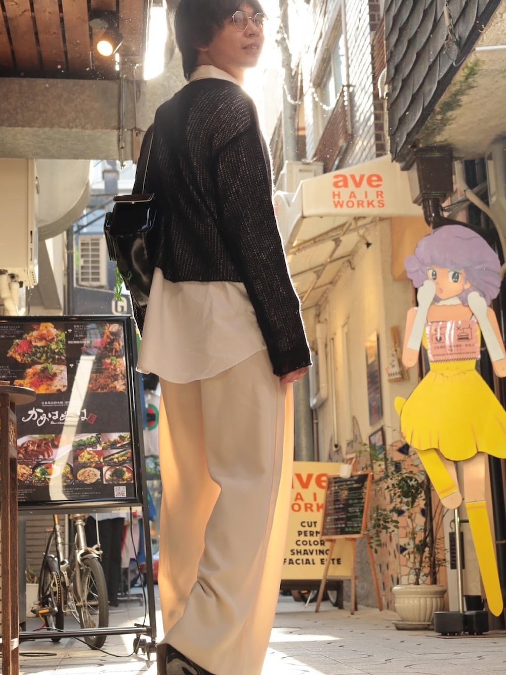 「古着MIX、モード系、モード系ファッション、モード モノトーン 古着 古着MIX、2024ss_wear、2024ss夏の新作」｜「PAGEBOYの【UNISEX】キューブポケットバッグ（ショルダーバッグ、ブラック系）」を使った、SHUN@HYEP-07さん（メンズ・178cm）の春コーディネートの3枚目の写真