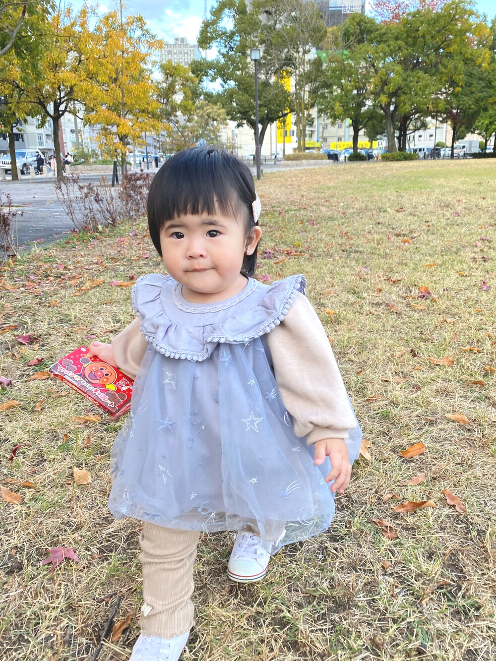 「フリル、しまむら、ロンパース、プチプラ、キッズコーデ、秋冬コーデ、おんなのこ」｜「しまむらのアイテム（ロンパース、ブルー系）」を使った、yuyuさん（キッズ・70cm）の秋コーディネートの2枚目の写真