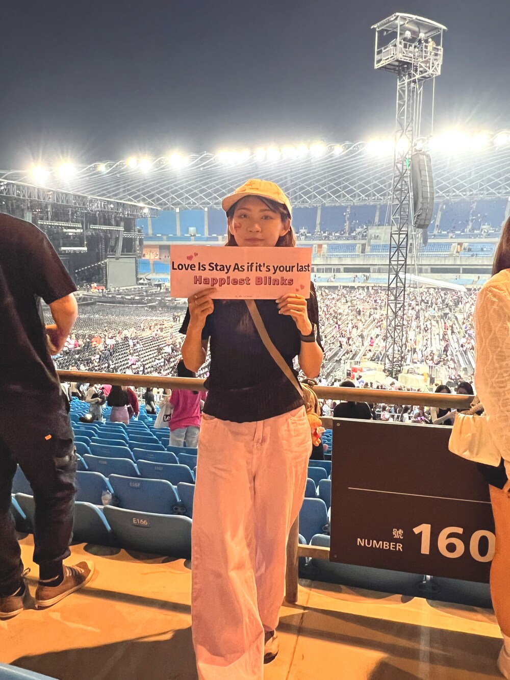 「blackpink、bornpink」｜「Appleのアイテム（腕時計、グリーン系）」を使った、Hsuanさん（レディース・157cm）の春コーディネートの4枚目の写真
