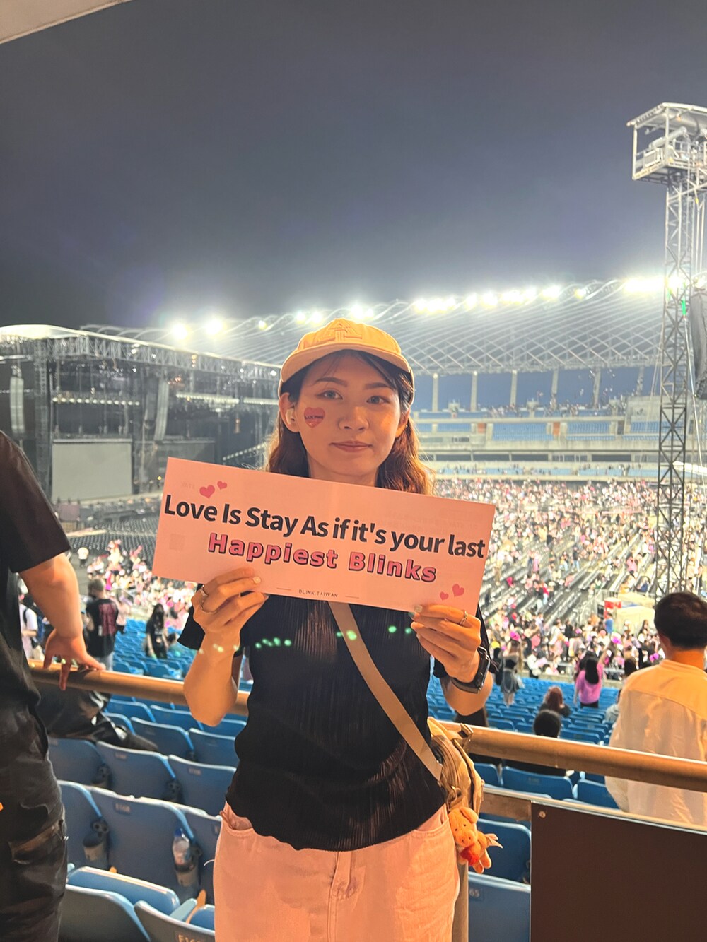 「blackpink、bornpink」｜「Appleのアイテム（腕時計、グリーン系）」を使った、Hsuanさん（レディース・157cm）の春コーディネートの3枚目の写真