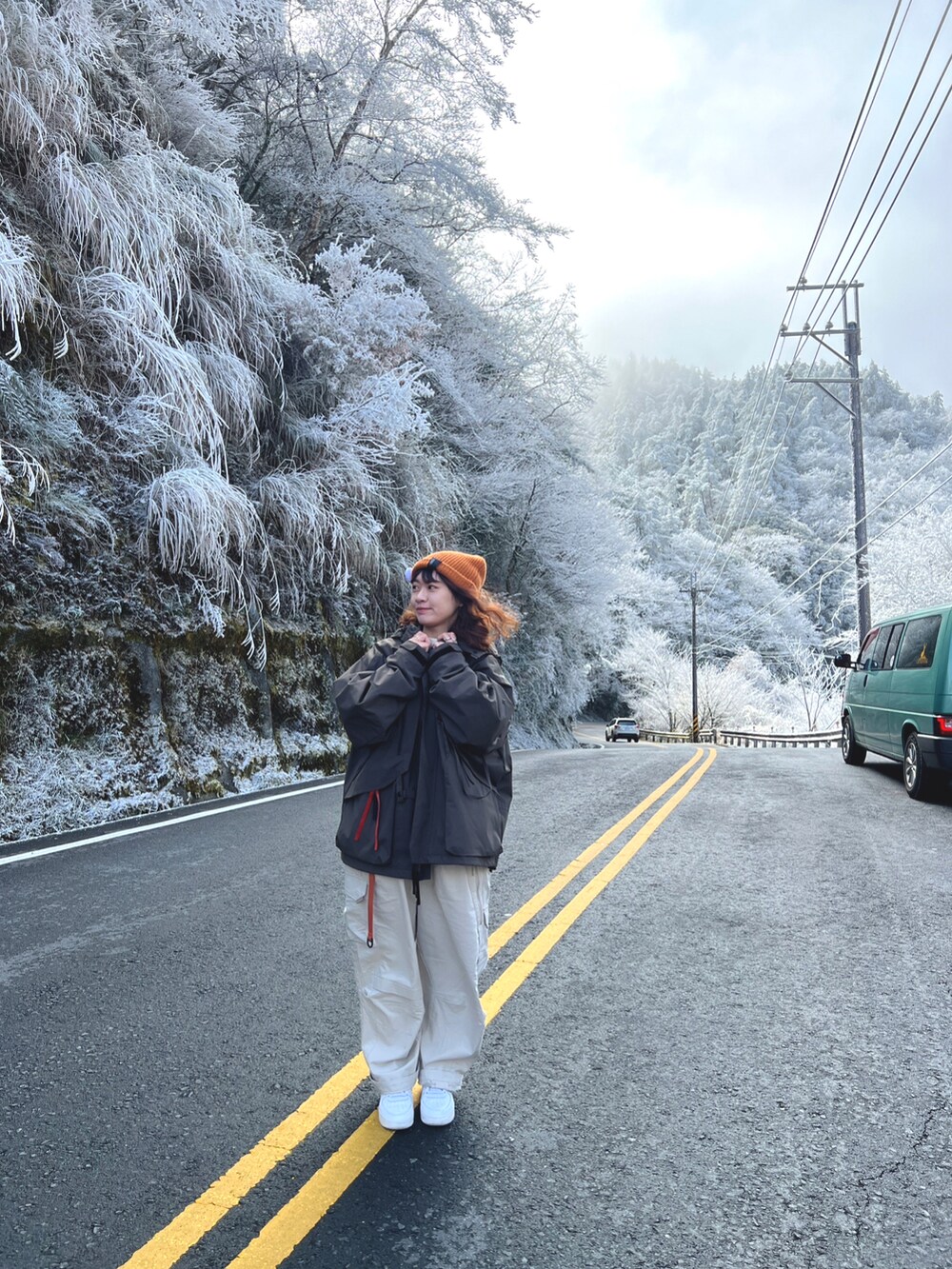 「GOOPiMADE、opoism」｜「GoopiMadeのアイテム（マウンテンパーカー、グリーン系）」を使った、Hsuanさん（レディース・157cm）の春コーディネートの2枚目の写真