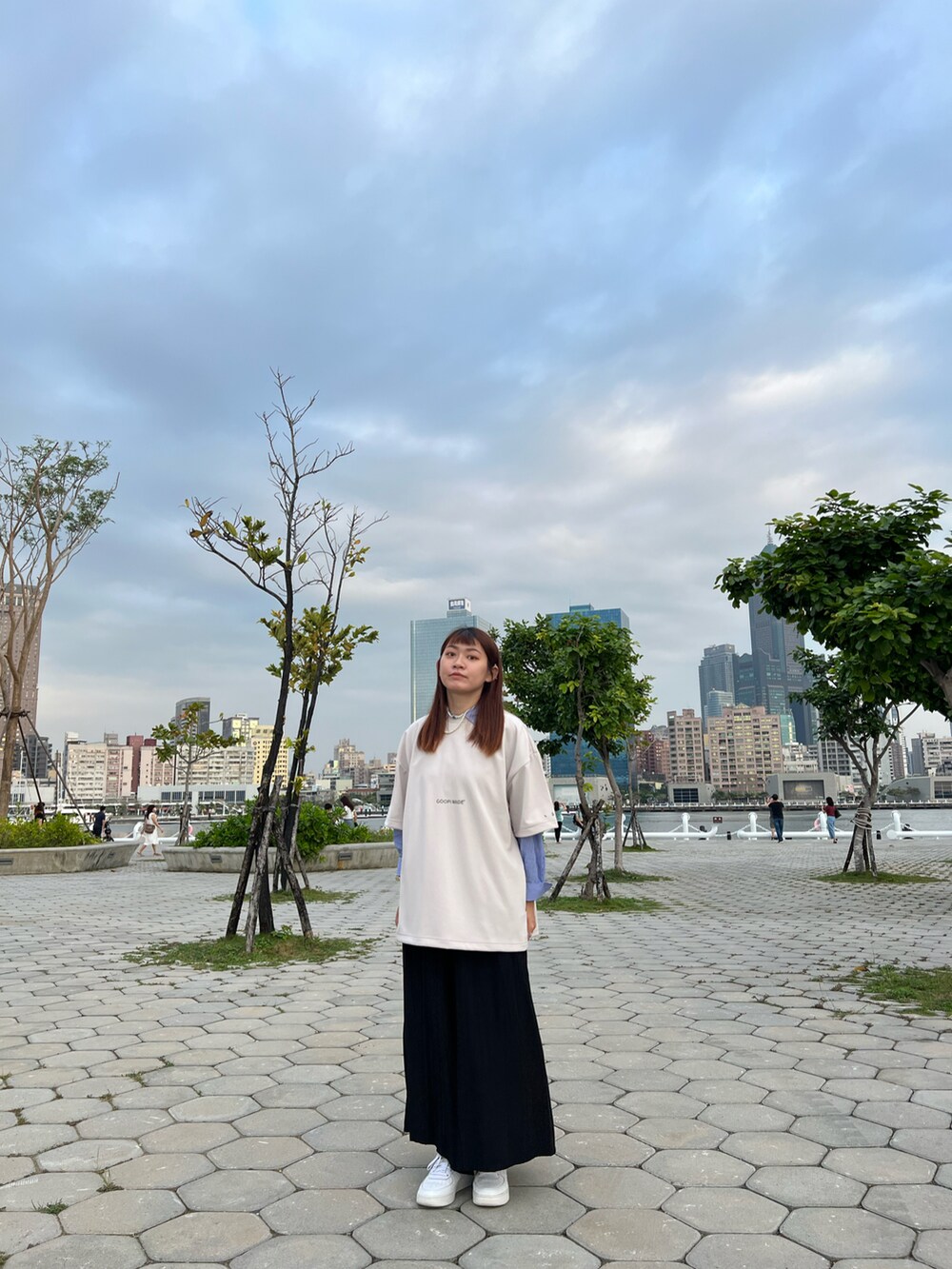 「大港橋」｜「GoopiMadeのアイテム（Tシャツ/カットソー、ベージュ系）」を使った、Hsuanさん（レディース・157cm）の春コーディネートの3枚目の写真