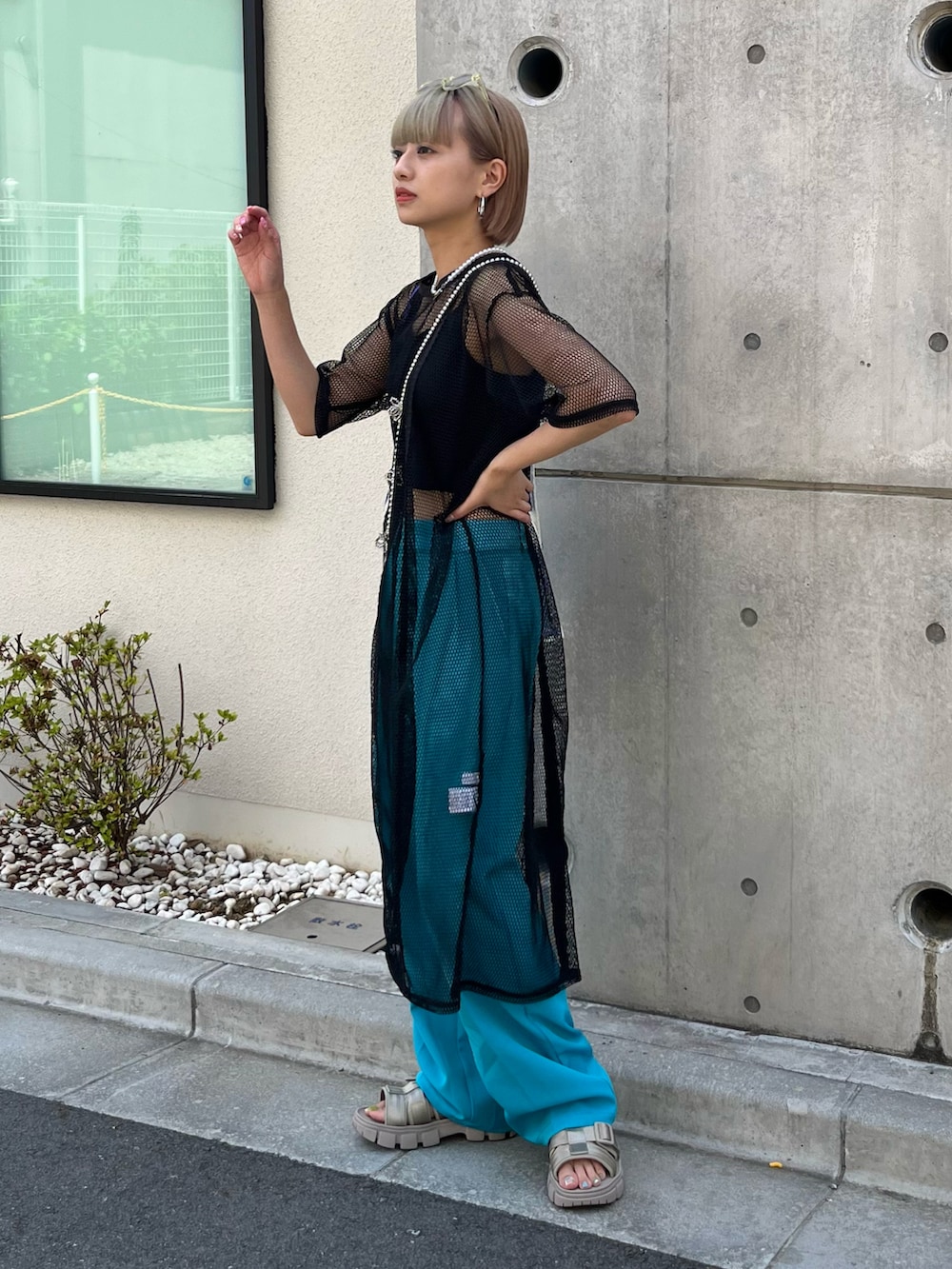 「CasseliniのCasselini(キャセリーニ)フォトトート（トートバッグ、ホワイト系）」を使った、Otsuguさん（レディース・158cm）の春コーディネートの3枚目の写真