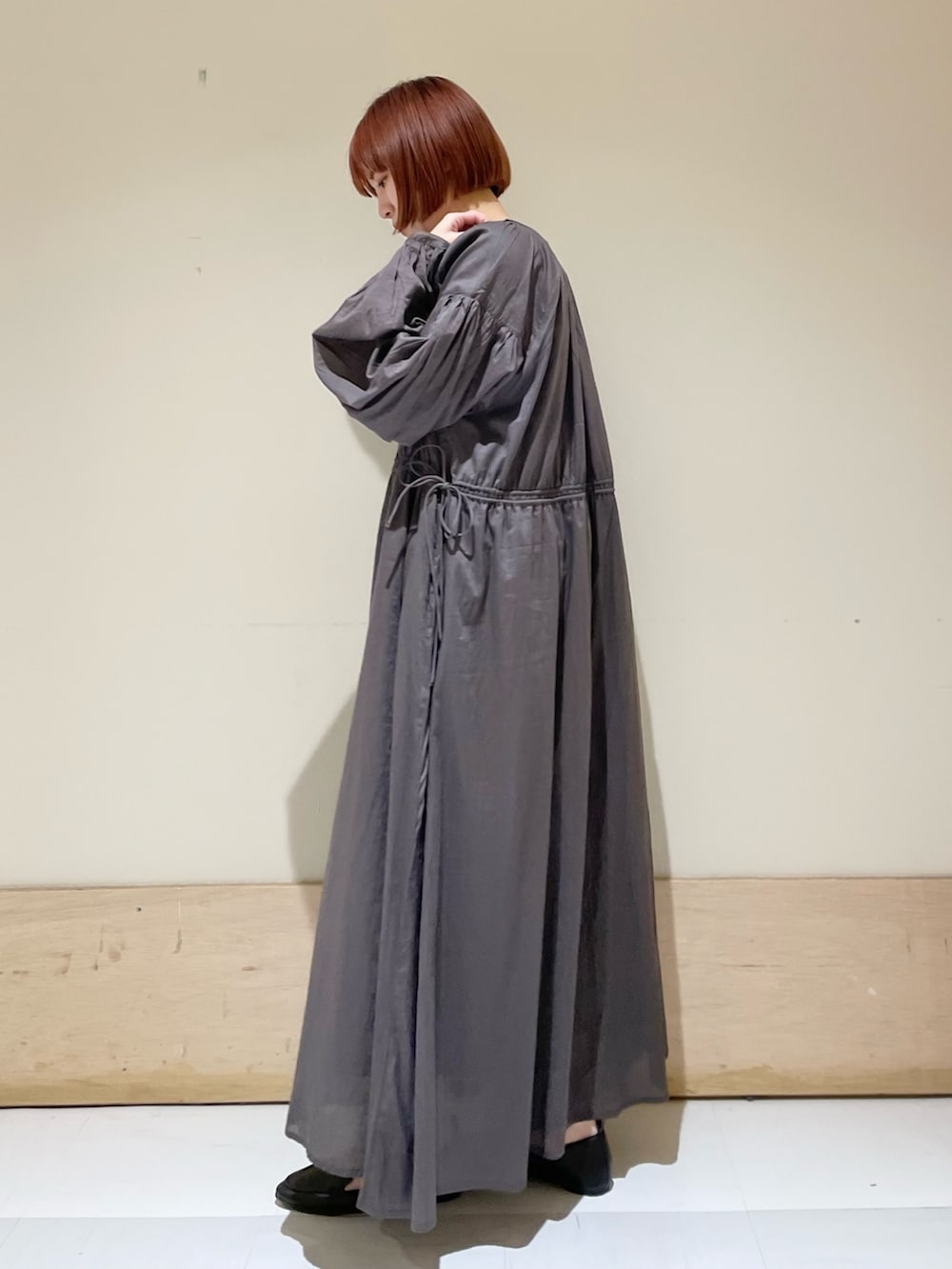 「URBAN RESEARCH DOORS、URBAN RESEARCH DOORS WOMENS、アーバンリサーチドアーズ、ワンピース、シンプルコーデ、シンプル、モノトーン、ビッグシルエット、休日スタイル、ボーダー、キレイめカジュアル、初夏コーデ、春夏コーデ、低身長、低身長コーデ」｜「FORK&SPOONのFORK&SPOON　丸胴タンクトップ（タンクトップ、ホワイト系）」を使った、ホンダ マユさん（レディース・152cm）の春コーディネートの7枚目の写真