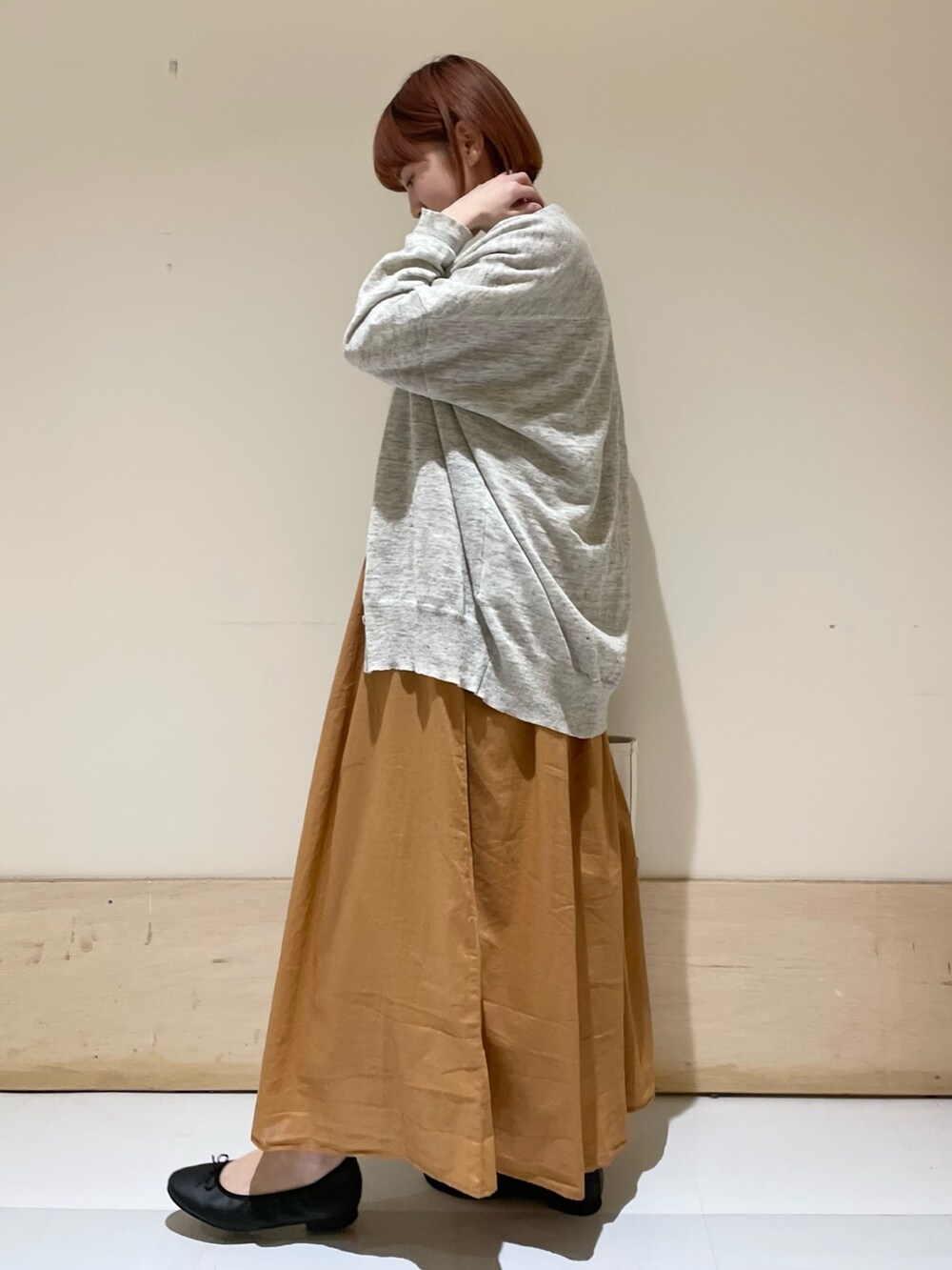 「URBAN RESEARCH DOORS、URBAN RESEARCH DOORS WOMENS、アーバンリサーチドアーズ、orcival、カーディガン、リネン、ワンピース、ギャザーワンピース、トートバッグ、ビッグシルエット、休日スタイル、春夏コーデ、初夏コーデ、バレエシューズ、低身長」|「URBAN RESEARCH DOORSのコットンボイルハーフスリーブワンピース(ワンピース、ブラウン系)」を使った、ホンダ マユさん(レディース・152cm)の春コーディネートの5枚目の写真