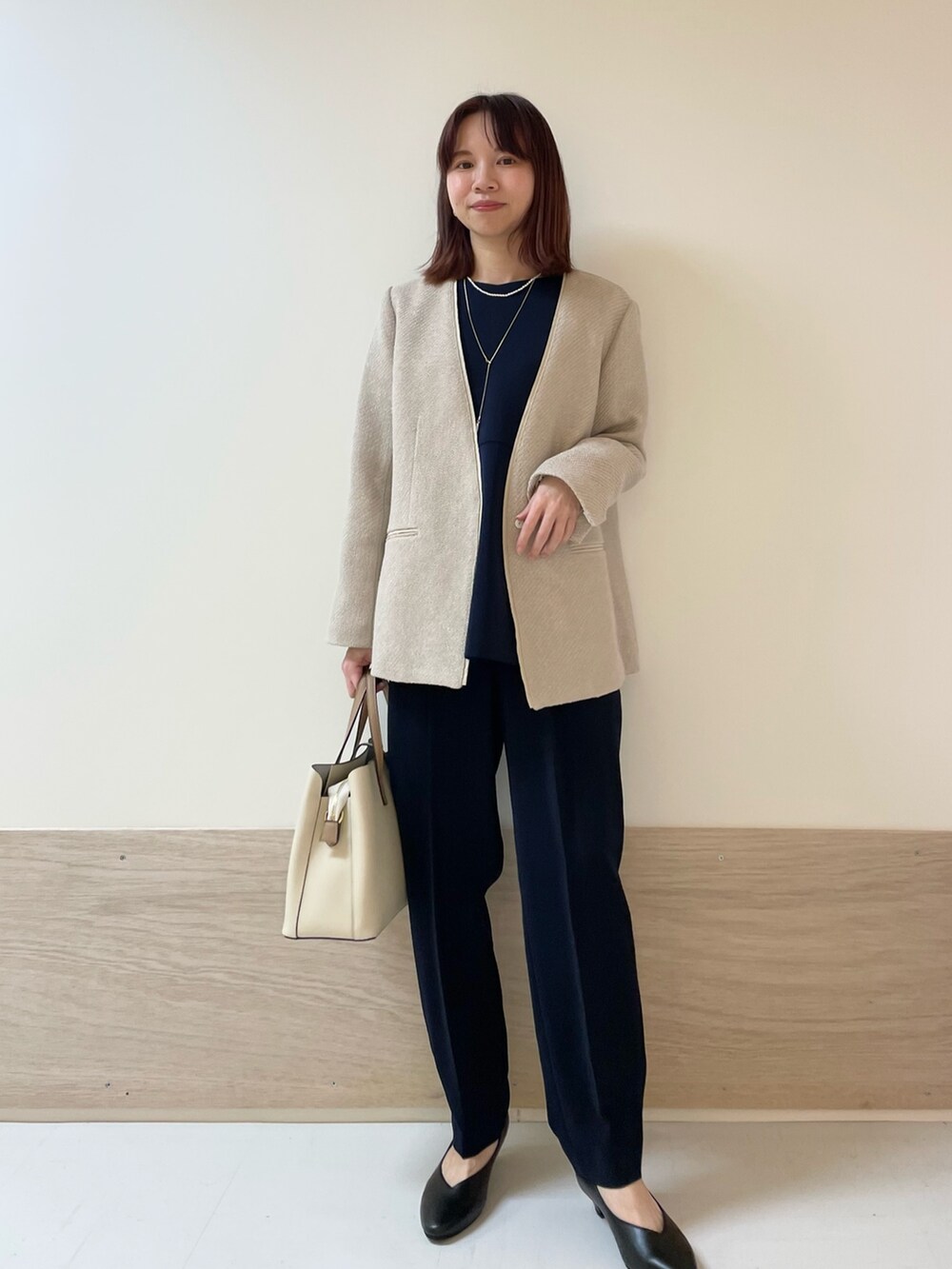 「URBAN RESEARCH DOORS、URBAN RESEARCH DOORS WOMENS、アーバンリサーチドアーズ、オケージョン、卒園式、卒業式、入学式、セットアップ、ジャケット、春ファッション、今日のコーデ、キレイめコーデ、低身長、低身長コーデ、骨格ストレート」|「URBAN RESEARCH DOORSのツイードVネックロングジャケット(テーラードジャケット、グレー系)」を使った、ホンダ マユさん(レディース・152cm)の冬コーディネートの3枚目の写真