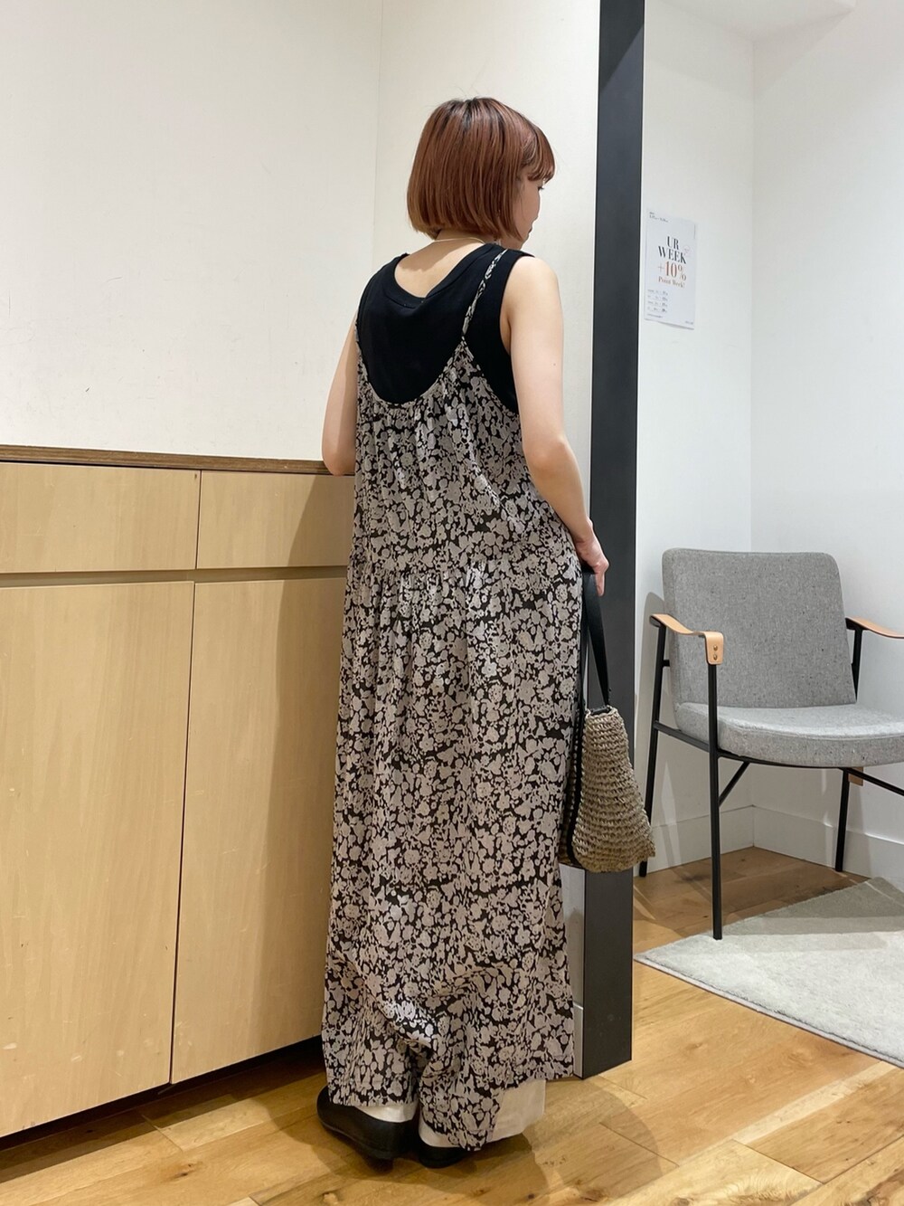 「URBAN RESEARCH DOORS、URBAN RESEARCH DOORS WOMENS、アーバンリサーチドアーズ、soil、キャミワンピ、柄ワンピース、レイヤードスタイル、休日スタイル、春夏コーデ、初夏コーデ、夏コーデ、シンプルコーデ、バレエシューズ、低身長、骨格ウェーブ」|「URBAN RESEARCH DOORSのリネンツイルイージーパンツ(その他パンツ、ベージュ系)」を使った、ホンダ マユさん(レディース・152cm)の春コーディネートの7枚目の写真