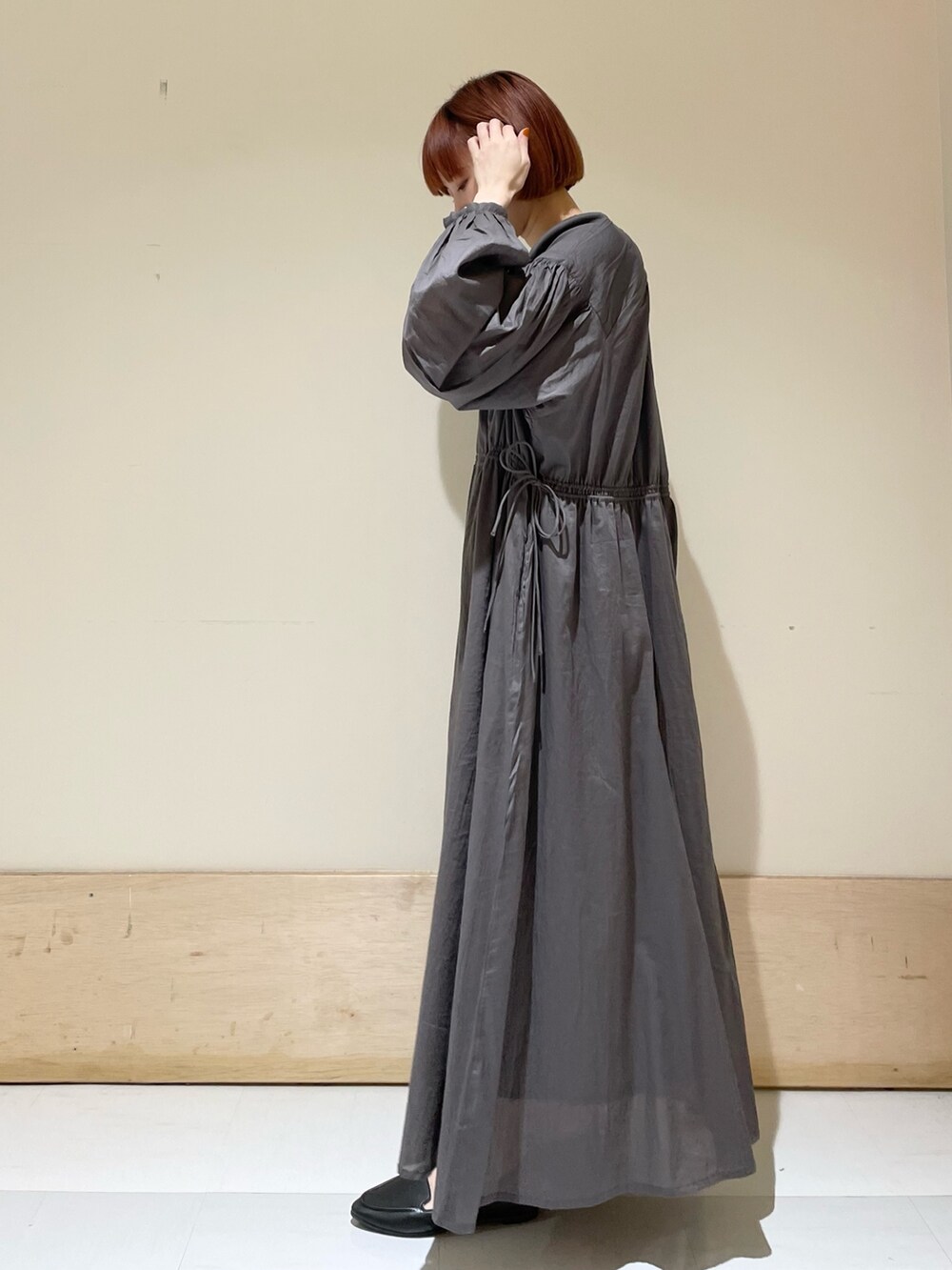 「URBAN RESEARCH DOORS、URBAN RESEARCH DOORS WOMENS、アーバンリサーチドアーズ、ワンピース、シンプルコーデ、シンプル、モノトーン、ビッグシルエット、休日スタイル、ボーダー、キレイめカジュアル、初夏コーデ、春夏コーデ、低身長、低身長コーデ」｜「FORK&SPOONのFORK&SPOON　丸胴タンクトップ（タンクトップ、ホワイト系）」を使った、ホンダ マユさん（レディース・152cm）の春コーディネートの4枚目の写真