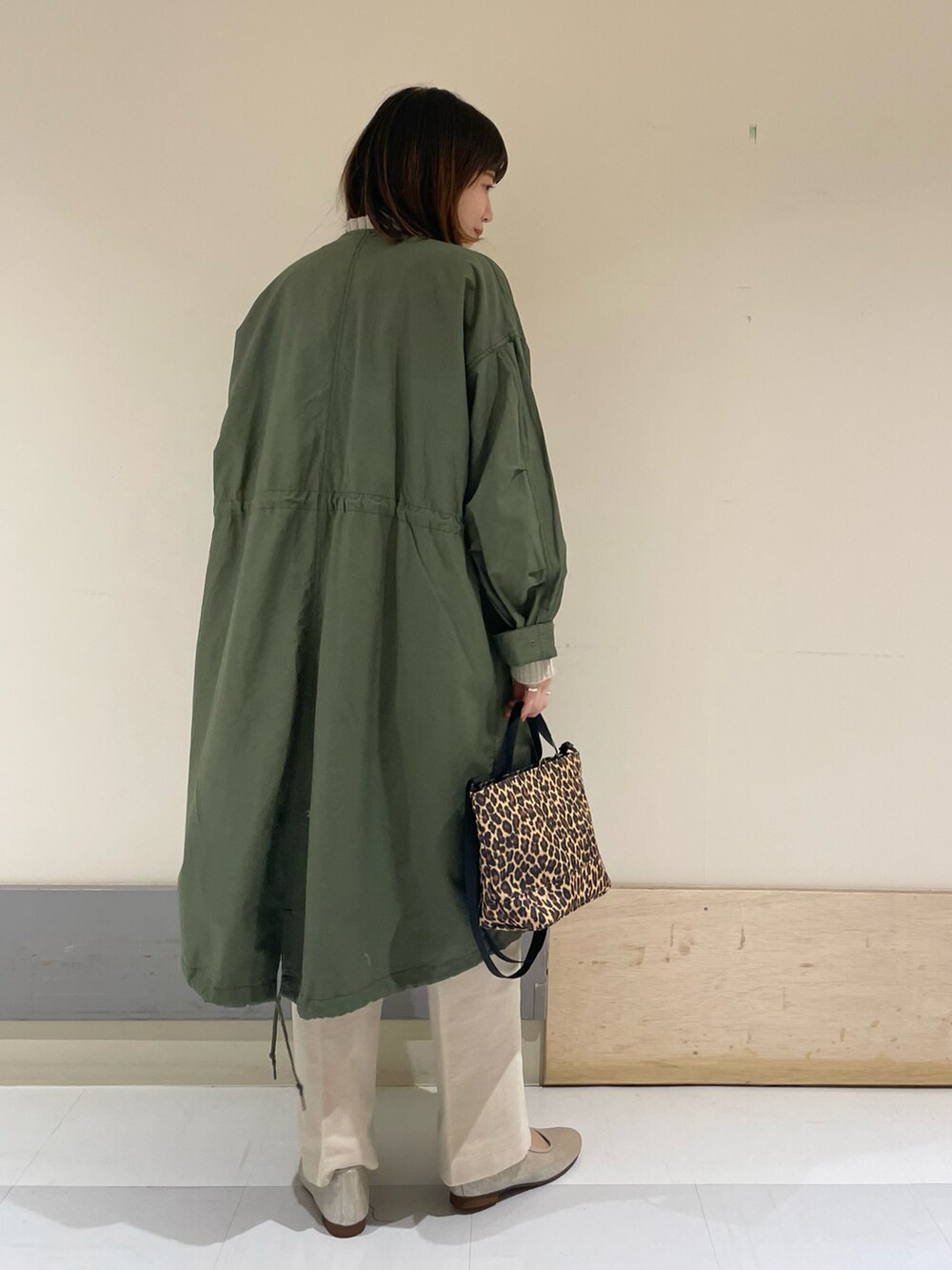 「URBAN RESEARCH DOORS、URBAN RESEARCH DOORS WOMENS、アーバンリサーチドアーズ、モッズコート、秋アウター、ニット、タートルネック、コーデュロイ、コーデュロイパンツ、低身長、152cm、152cmコーデ、休日コーデ、大人カジュアル」｜「URBAN RESEARCH DOORSのハミルトンウールタートルネックプルオーバー（ニット/セーター、グレー系）」を使った、ホンダ マユさん（レディース・152cm）の秋コーディネートの3枚目の写真