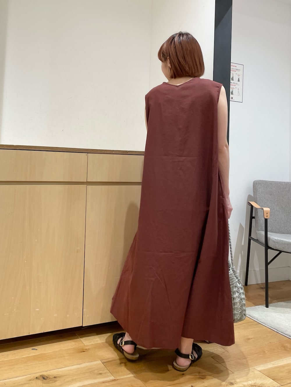 「URBAN RESEARCH DOORS、URBAN RESEARCH DOORS WOMENS、アーバンリサーチドアーズ、ワンピース、リネン、リネンワンピース、2wayワンピース、グルカサンダル、休日スタイル、春夏コーデ、お出かけコーデ、きれいめカジュアル、ロデスコ、シンプルコーデ、低身長」｜「RODE SKOのラフソールグルカサンダル（サンダル、ブラック系）」を使った、ホンダ マユさん（レディース・152cm）の夏コーディネートの8枚目の写真