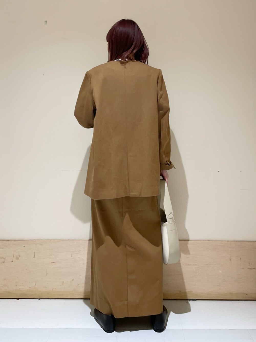 「URBAN RESEARCH DOORS、URBAN RESEARCH DOORS WOMENS、アーバンリサーチドアーズ、セットアップ、ボーダー、ジャケット、グルカスカート、春コーデ、いまどきジャケット写真、シンプルコーデ、ショップスタッフの好印象コーデ、ショップスタッフの推しセットアップ、低身長、低身長コーデ、大人カジュアル」|「URBAN RESEARCH DOORSのコットンリネンノーカラージャケット(ノーカラージャケット、ベージュ系)」を使った、ホンダ マユさん(レディース・152cm)の春コーディネートの5枚目の写真