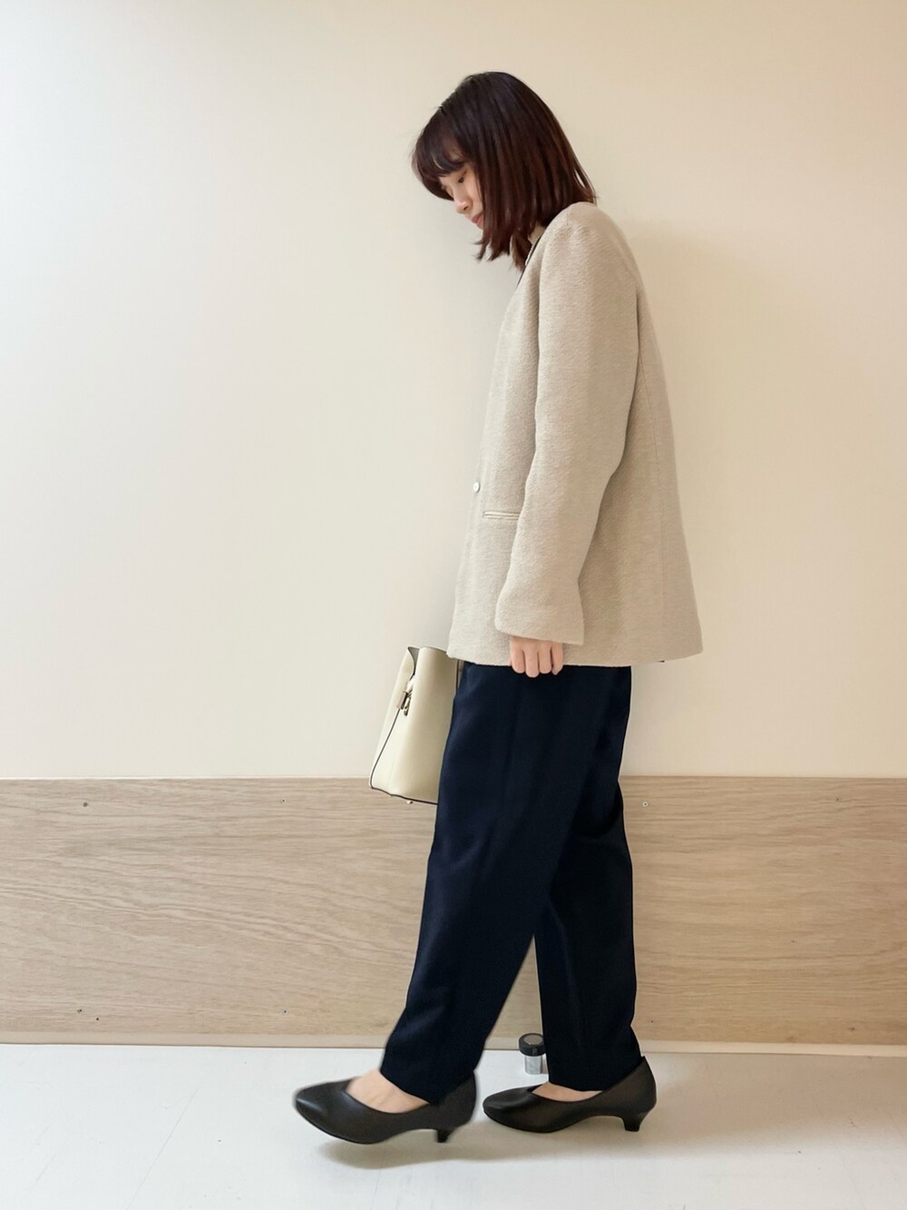 「URBAN RESEARCH DOORS、URBAN RESEARCH DOORS WOMENS、アーバンリサーチドアーズ、オケージョン、卒園式、卒業式、入学式、セットアップ、ジャケット、春ファッション、今日のコーデ、キレイめコーデ、低身長、低身長コーデ、骨格ストレート」|「URBAN RESEARCH DOORSのツイードVネックロングジャケット(テーラードジャケット、グレー系)」を使った、ホンダ マユさん(レディース・152cm)の冬コーディネートの4枚目の写真