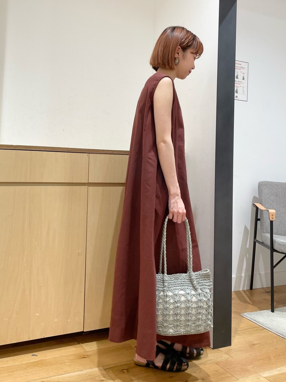 「URBAN RESEARCH DOORS、URBAN RESEARCH DOORS WOMENS、アーバンリサーチドアーズ、ワンピース、リネン、リネンワンピース、2wayワンピース、グルカサンダル、休日スタイル、春夏コーデ、お出かけコーデ、きれいめカジュアル、ロデスコ、シンプルコーデ、低身長」｜「RODE SKOのラフソールグルカサンダル（サンダル、ブラック系）」を使った、ホンダ マユさん（レディース・152cm）の夏コーディネートの5枚目の写真