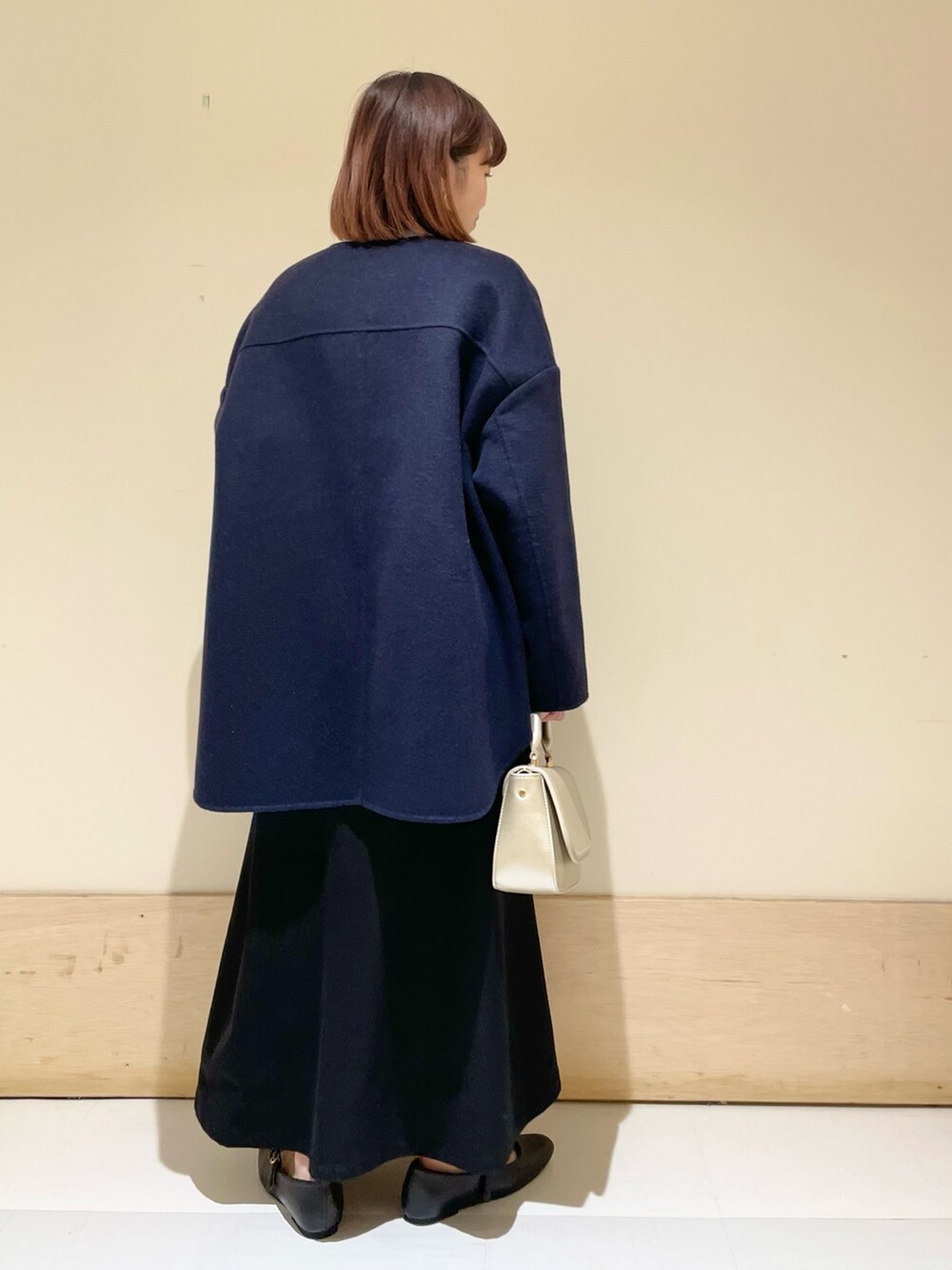 「URBAN RESEARCH DOORS、URBAN RESEARCH DOORS WOMENS、アーバンリサーチドアーズ、ノーカラーコート、ミドルコート、ブルー、カラーニット、休日スタイル、お出かけコーデ、きれいめカジュアル、マイベストコーデ2023、ロングスカート、骨格ストレート、シンプルスタイル、低身長」|「FORK&SPOONのFORK&SPOON ウールアセテートタートルネックニット(ニット/セーター、ブルー系)」を使った、ホンダ マユさん(レディース・152cm)の冬コーディネートの8枚目の写真