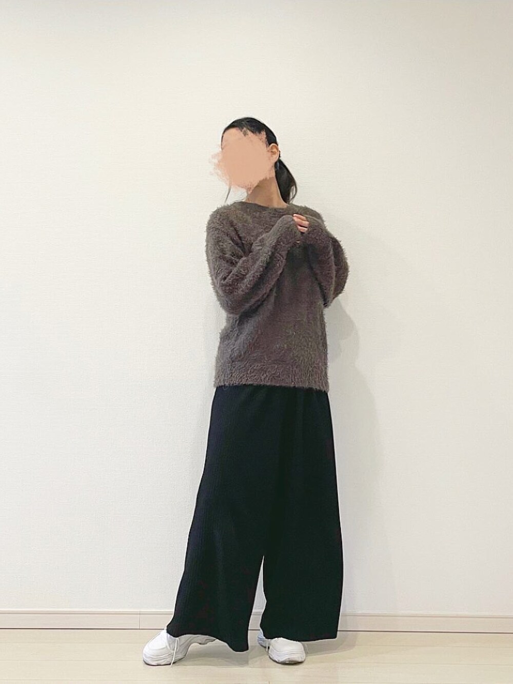 「冬コーデ、今日のコーデ、プチプラ、おしゃれさんと繋がりたい、GU、Qoo10、chocomee、低身長、ブラウン×ブラック、大晦日、ootd」｜「chocomeeのロゴフリンジマフラー（マフラー、ベージュ系）」を使った、yuri*さん（レディース・152cm）の冬コーディネートの2枚目の写真