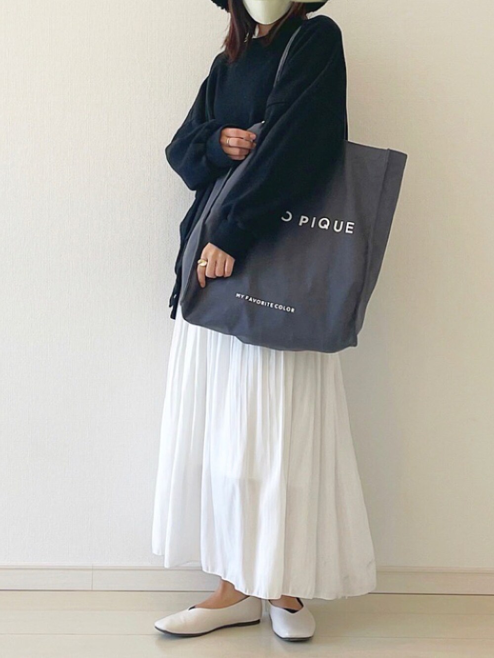 「ootd、今日のコーデ、カジュアルコーデ、低身長、ゆるコーデ、モノトーン、chocomee、お洒落さんとつながりたい」｜「chocomeeのオーバースウェット（スウェット、ブラック系）」を使った、yuri*さん（レディース・152cm）の秋コーディネートの2枚目の写真