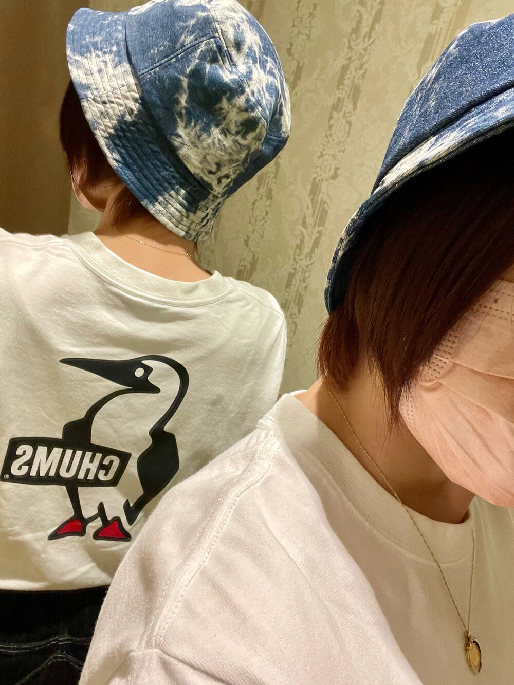 「パンツスタイル、低身長女子、サンダル、デニム、バルーンパンツ、バケットハット、CHUMS」｜「no brandのアイテム（帽子、ブルー系）」を使った、真 花さん（レディース・151cm）の夏コーディネートの2枚目の写真