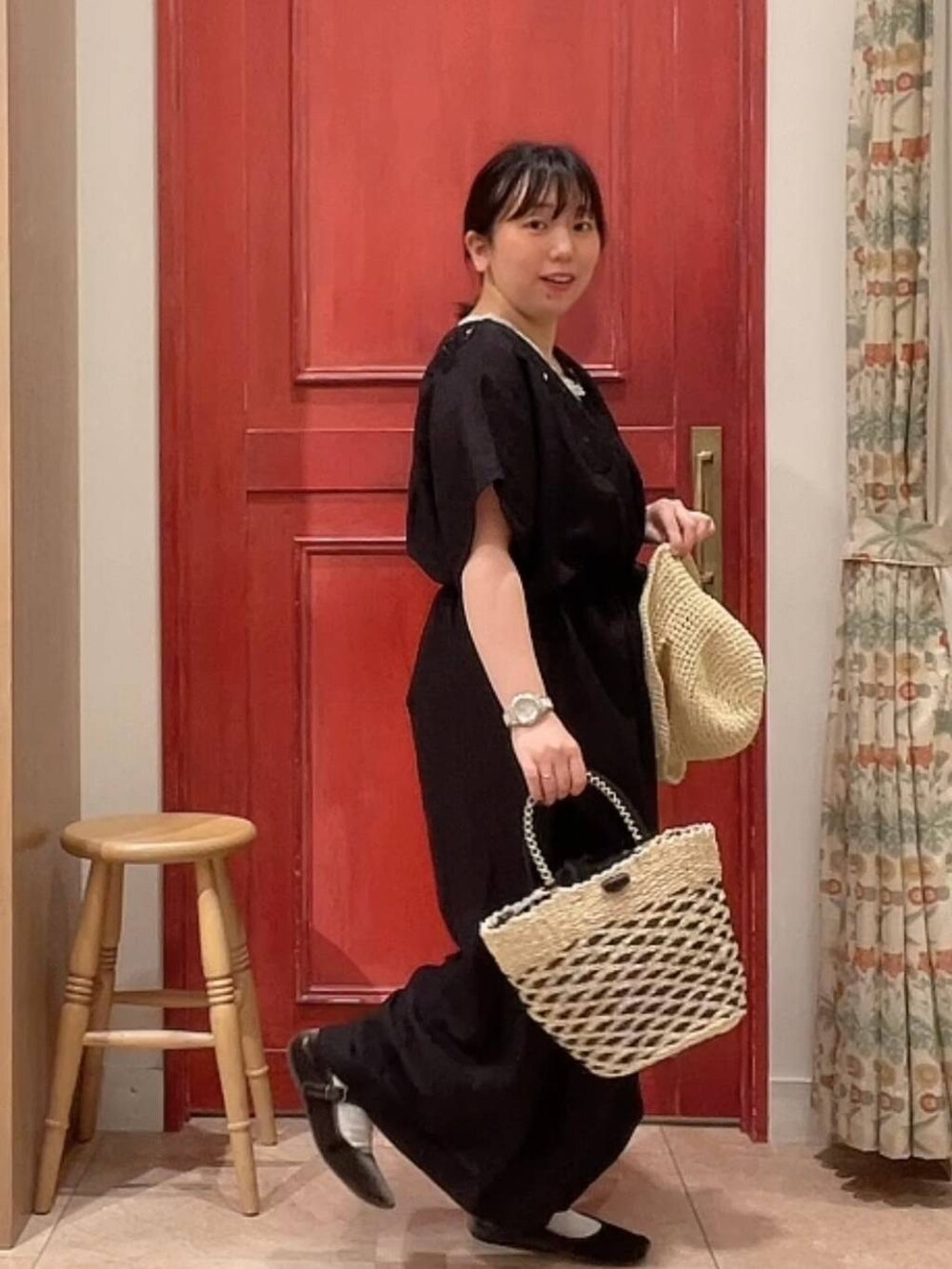 「低身長、カジュアル、ベーシック/シンプル、studio CLIP」｜「studio CLIPのメイズメッシュカゴバッグ（かごバッグ、ブラック系）」を使った、み と ず と きさん（レディース・152cm）の夏コーディネートの4枚目の写真