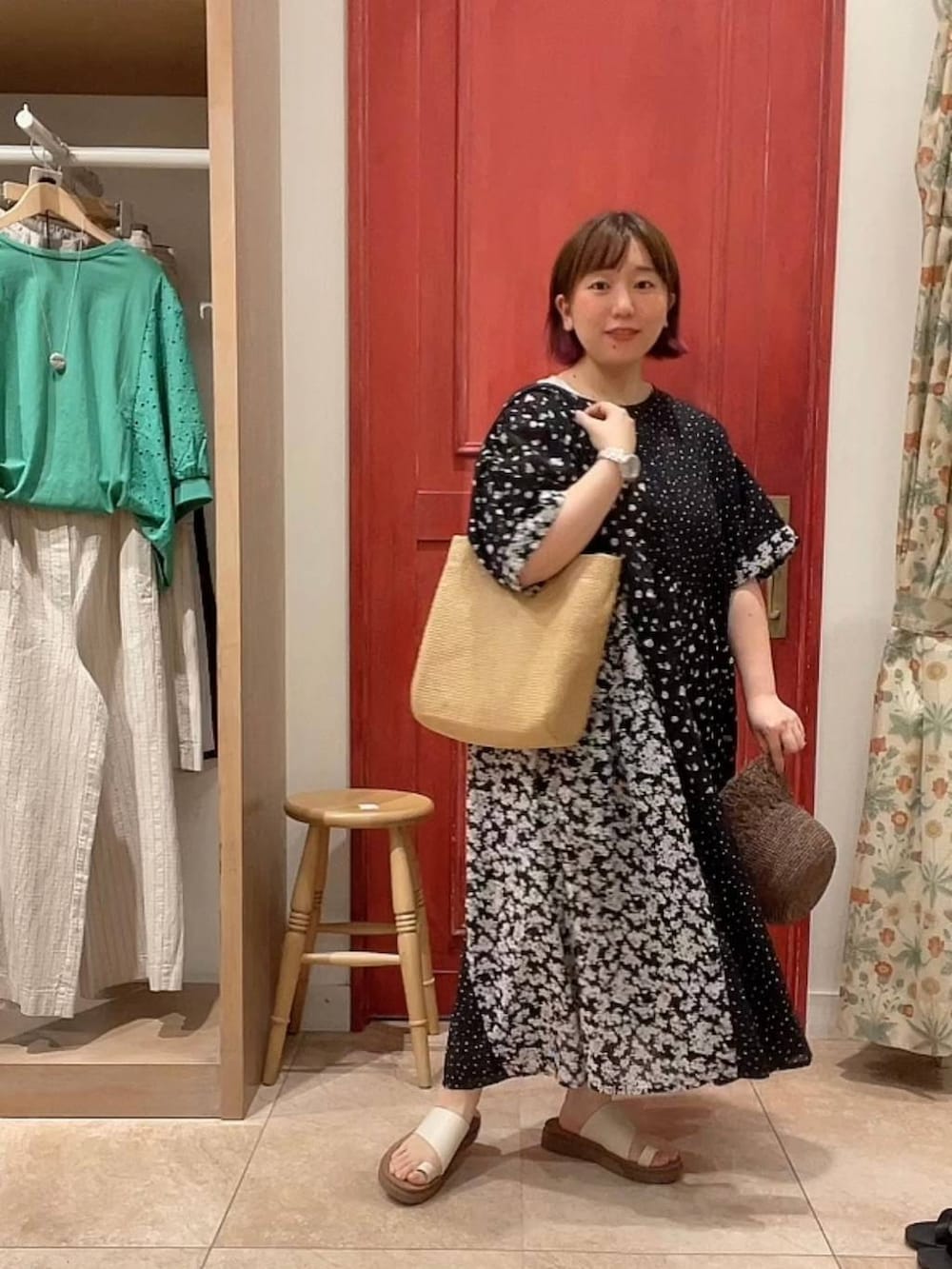「低身長、カジュアル、ベーシック/シンプル、ワンピース、コスメ、studio CLIP、おでかけ、おうち時間」｜「studio CLIPの軽らくトングサンダル（サンダル、ホワイト系）」を使った、み と ず と きさん（レディース・152cm）の夏コーディネートの6枚目の写真