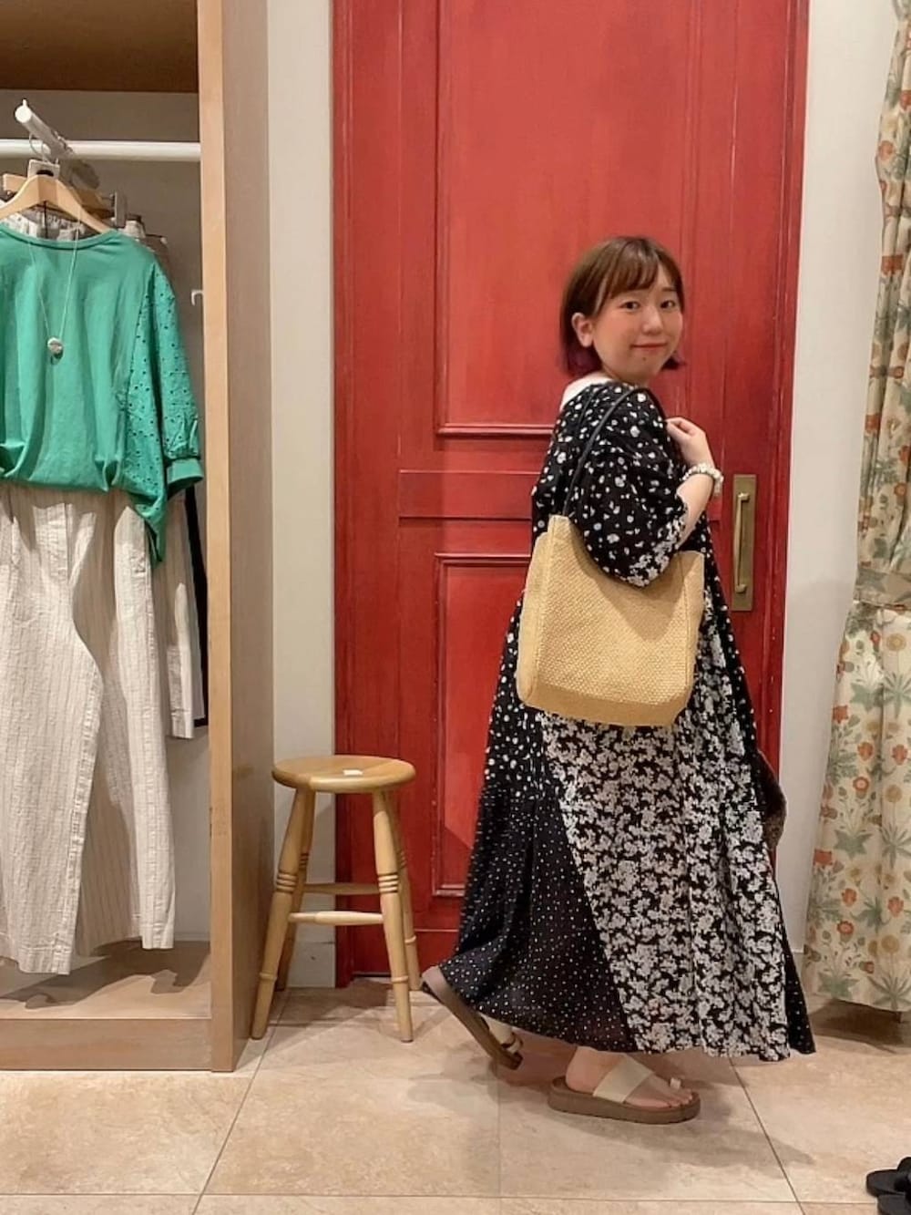 「低身長、カジュアル、ベーシック/シンプル、ワンピース、コスメ、studio CLIP、おでかけ、おうち時間」｜「studio CLIPの軽らくトングサンダル（サンダル、ホワイト系）」を使った、み と ず と きさん（レディース・152cm）の夏コーディネートの5枚目の写真